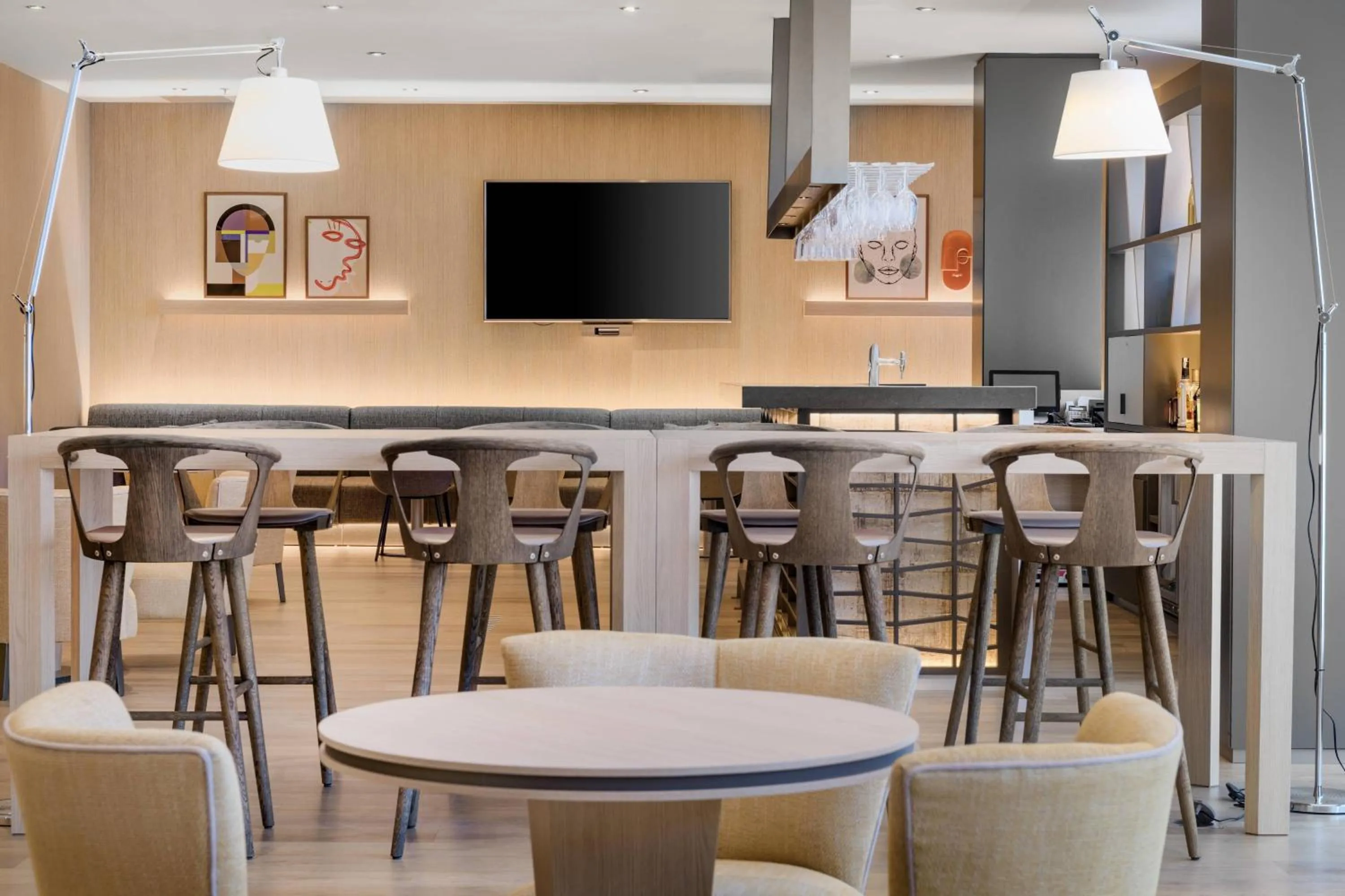 Lounge or bar in AC Hotel Tarragona by Marriott