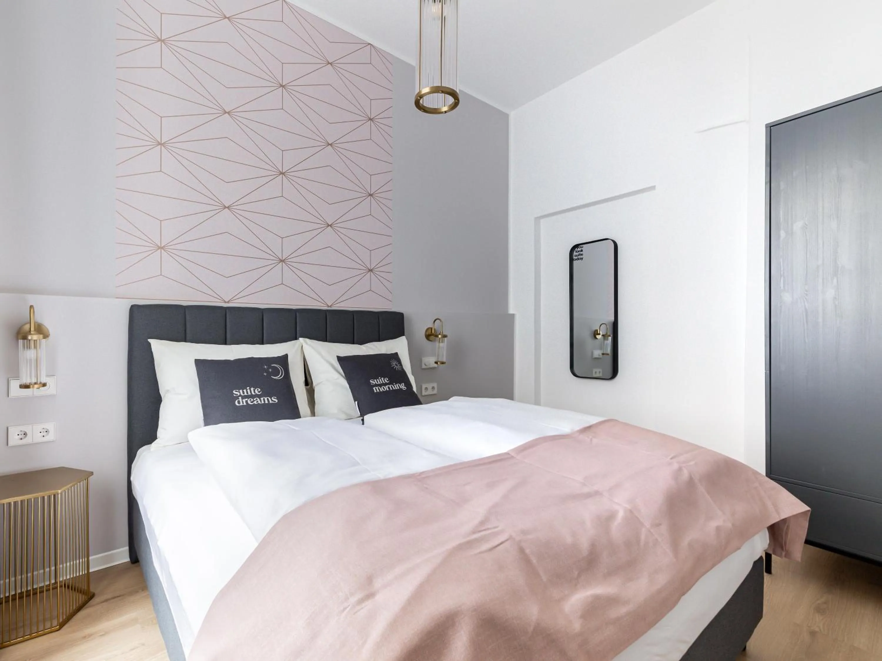 Bed in Limehome Klagenfurt Goessgasse