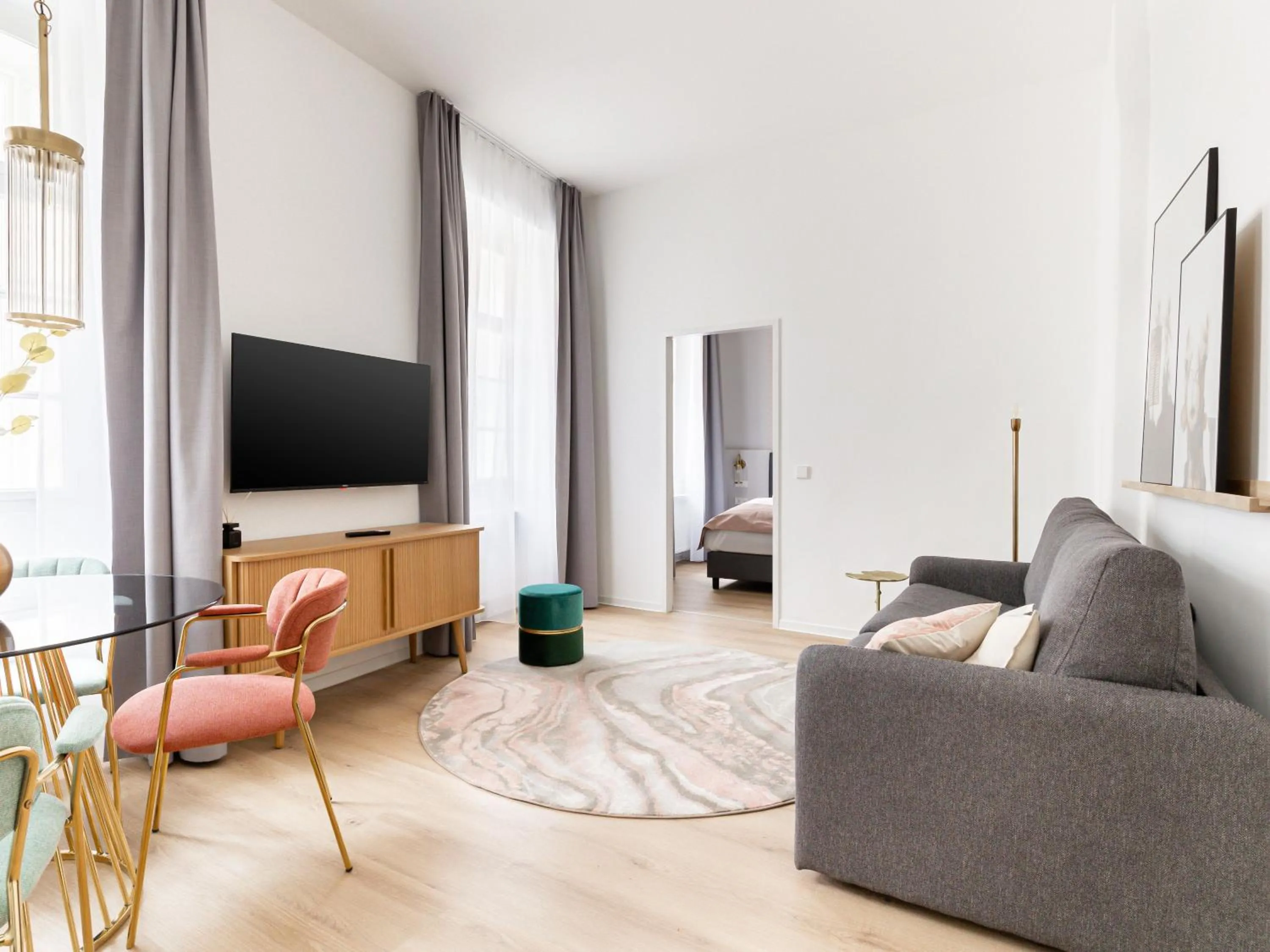 TV and multimedia in Limehome Klagenfurt Goessgasse