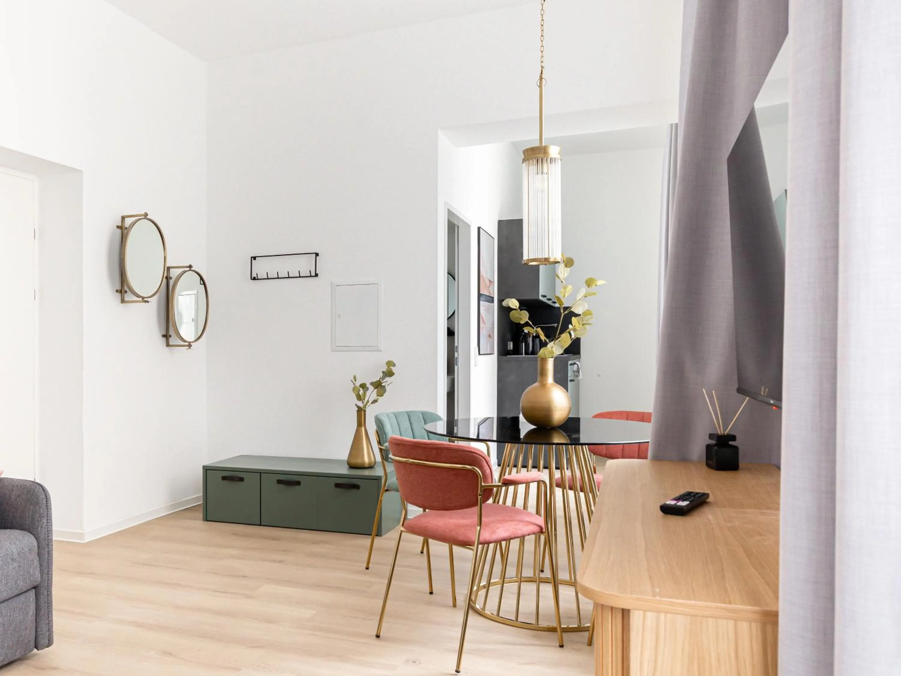 Living room in Limehome Klagenfurt Goessgasse