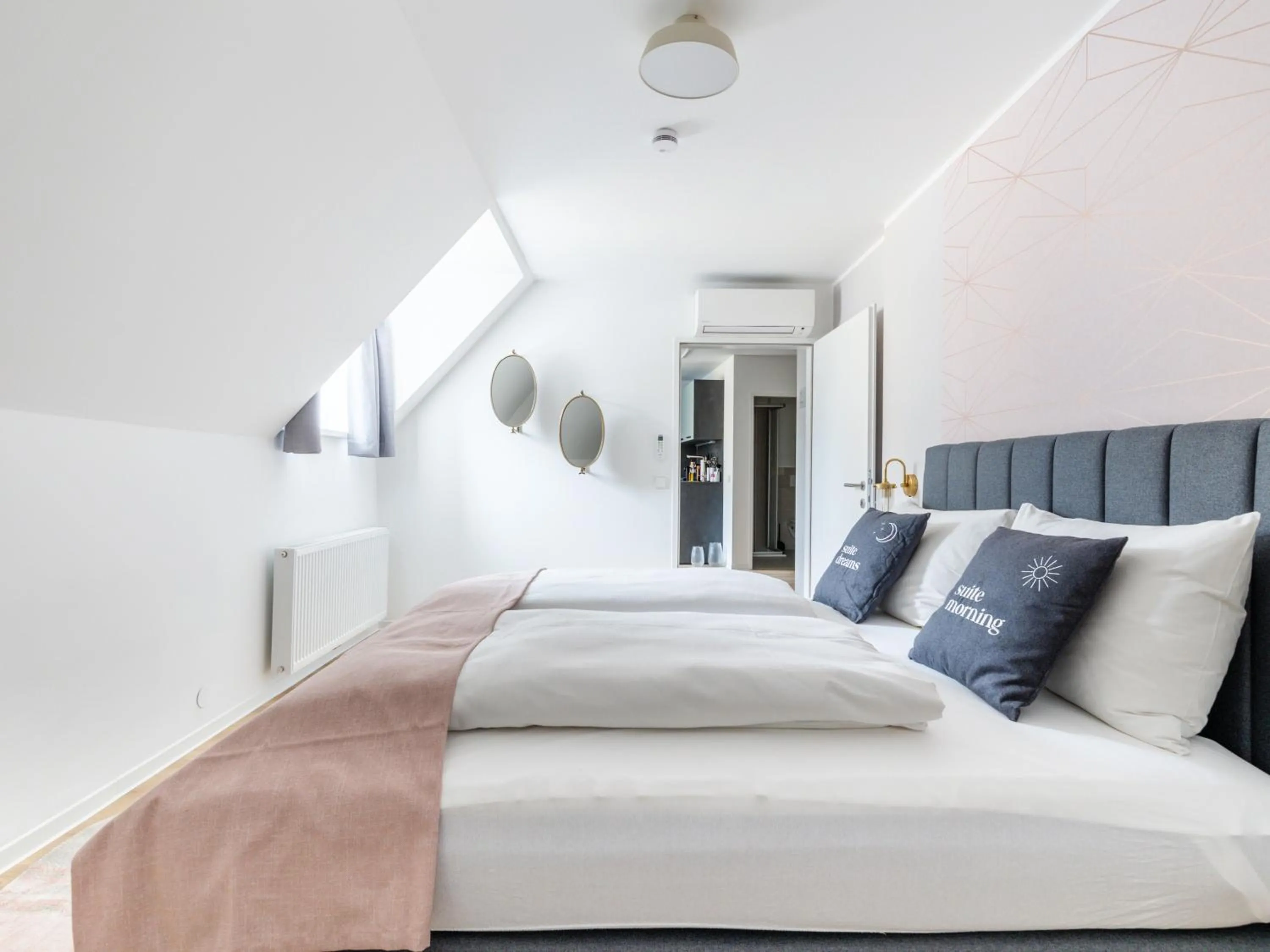 Bed in Limehome Klagenfurt Goessgasse