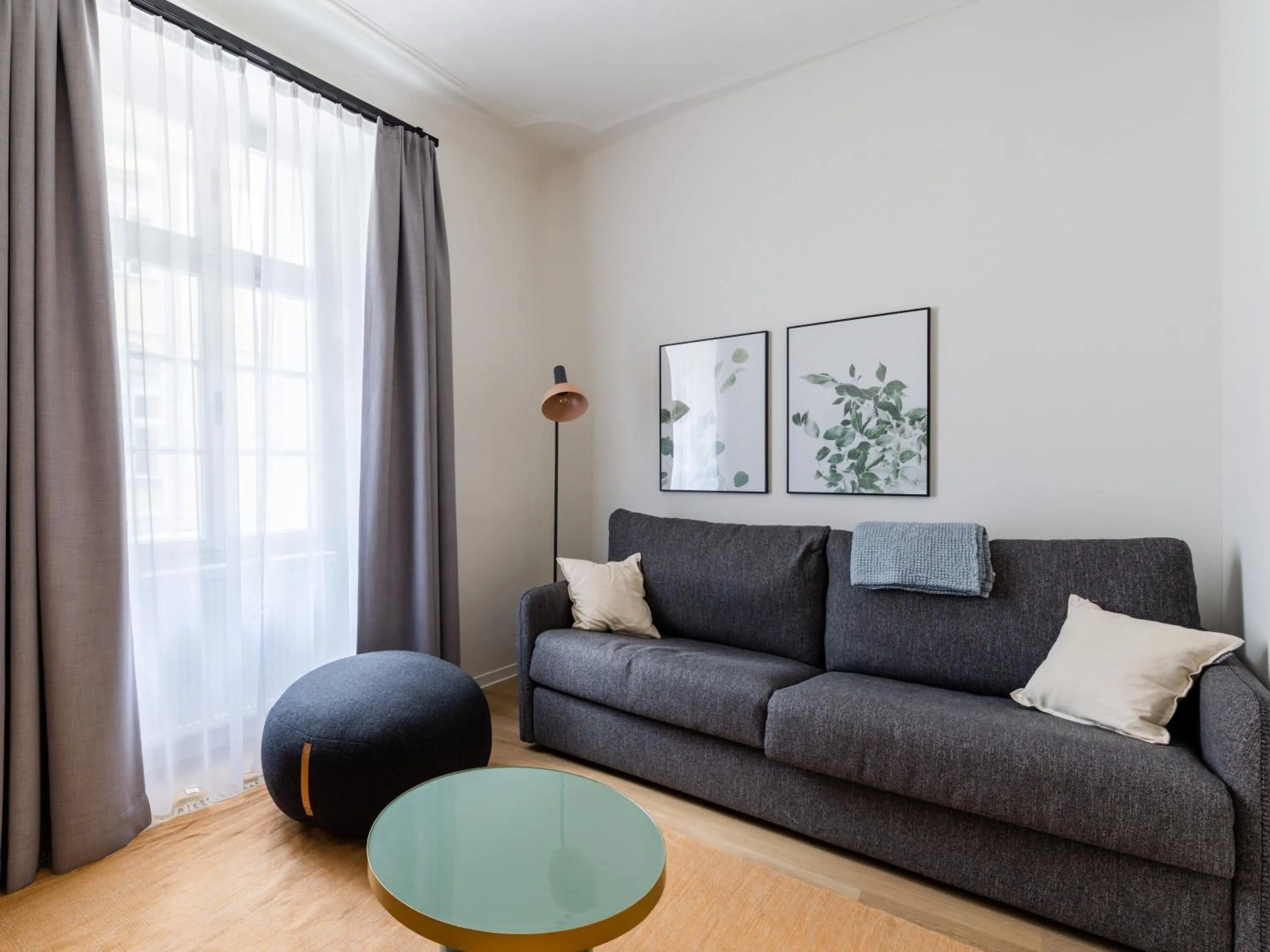 Living room in Limehome Klagenfurt Goessgasse