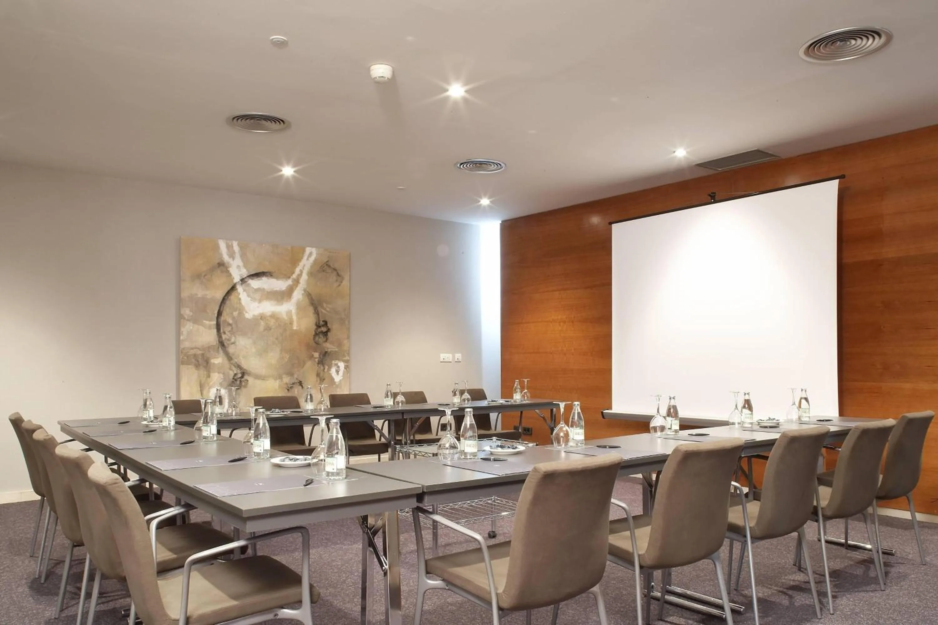 Meeting/conference room in AC Hotel Badajoz by Marriott