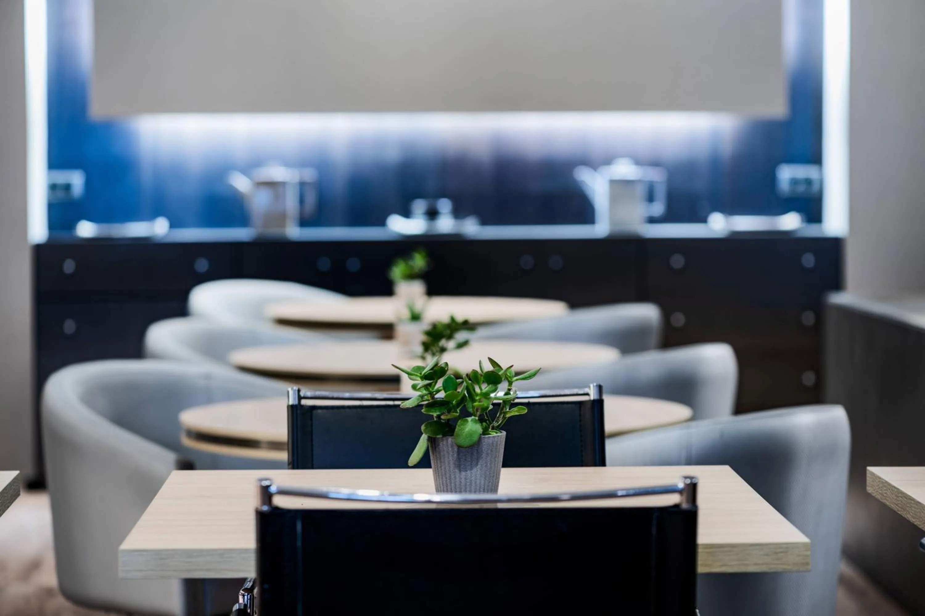 Lounge or bar in AC Hotel Badajoz by Marriott