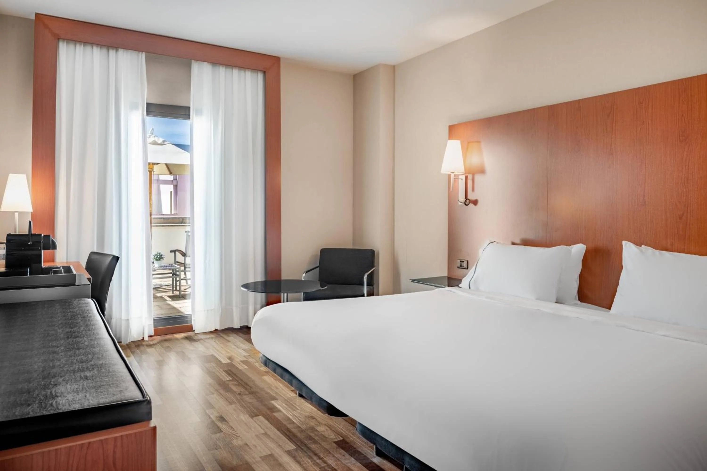 Photo of the whole room, Bed in AC Hotel Badajoz by Marriott