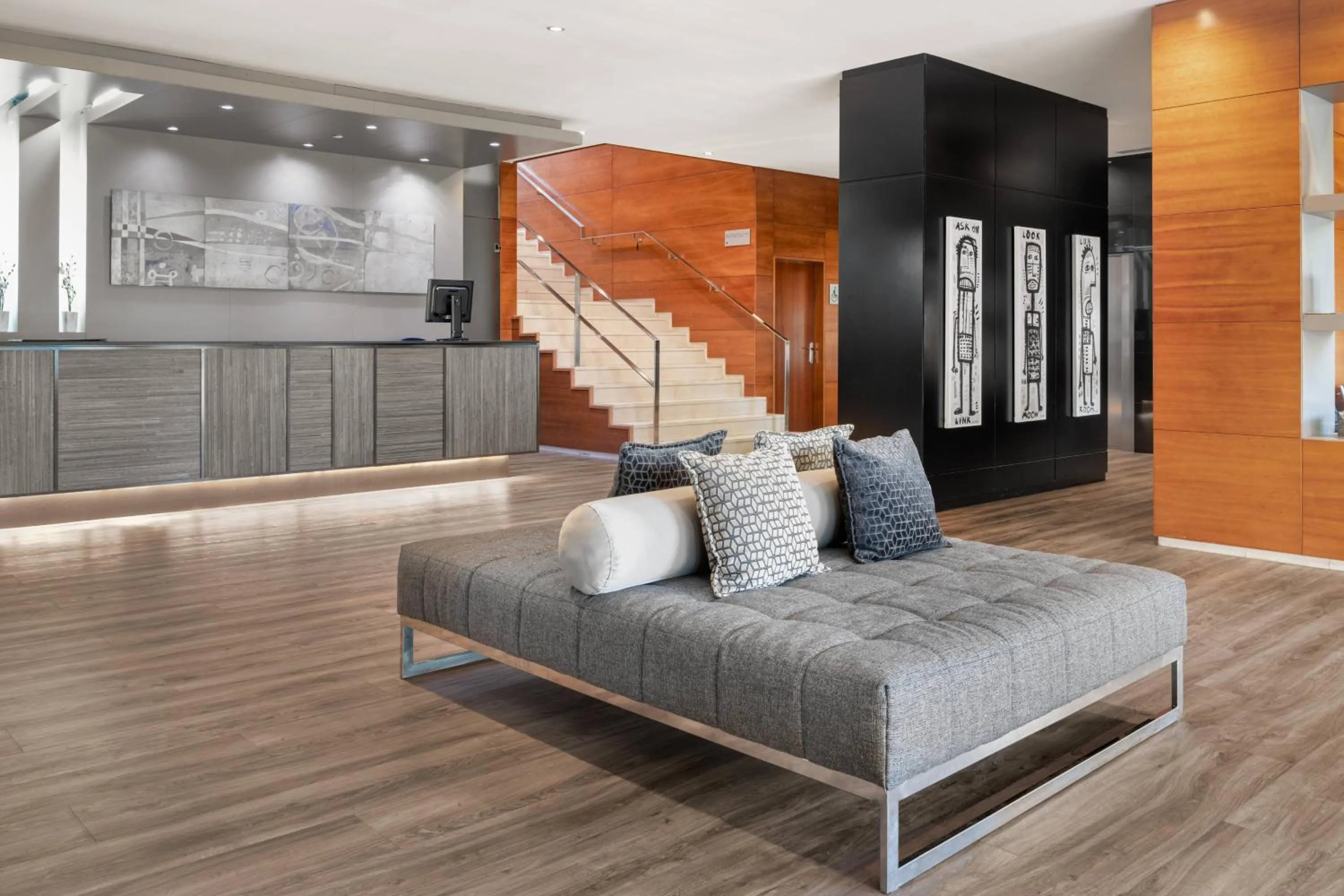 Lobby or reception in AC Hotel Badajoz by Marriott