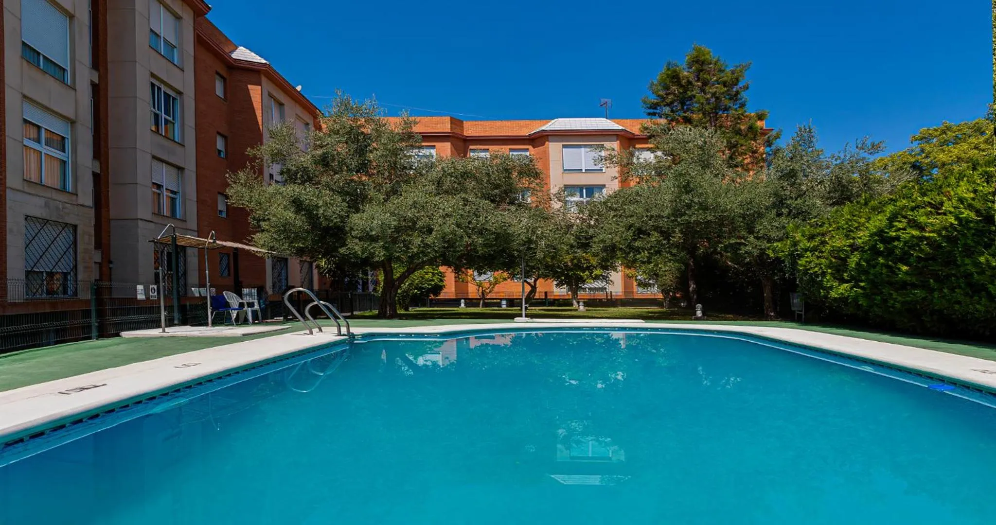 Swimming pool in Apartamentos Vértice Bib Rambla
