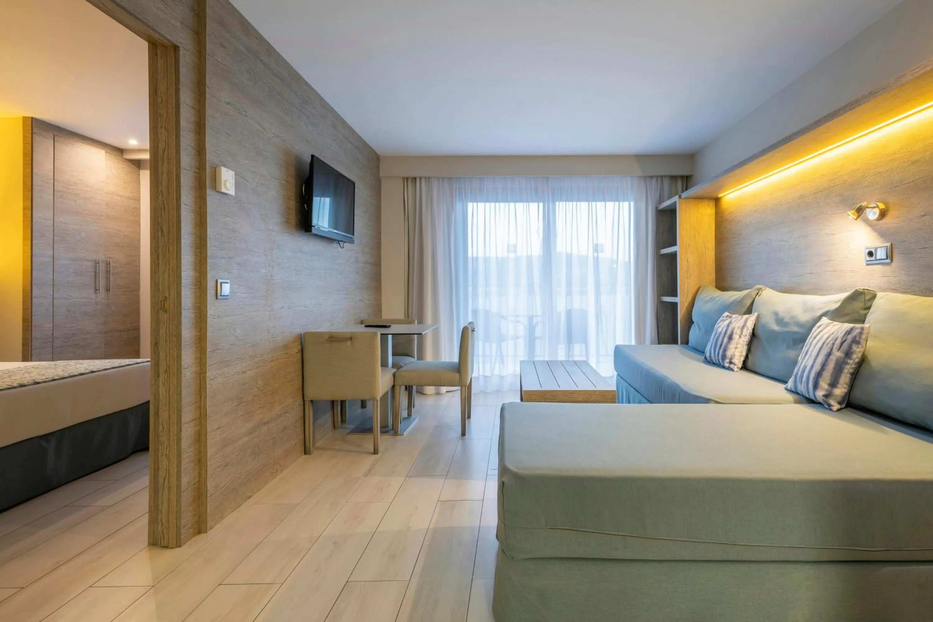 Photo of the whole room, Bed in Leonardo Royal Hotel Mallorca Palmanova Bay