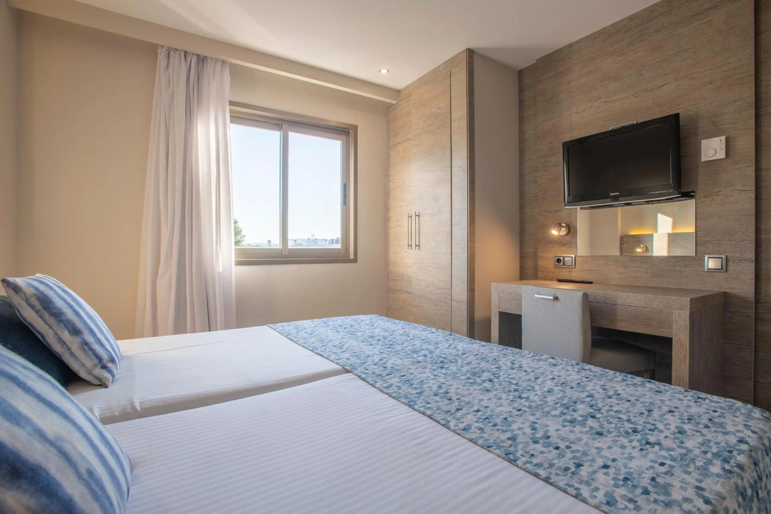 Photo of the whole room, Bed in Leonardo Royal Hotel Mallorca Palmanova Bay
