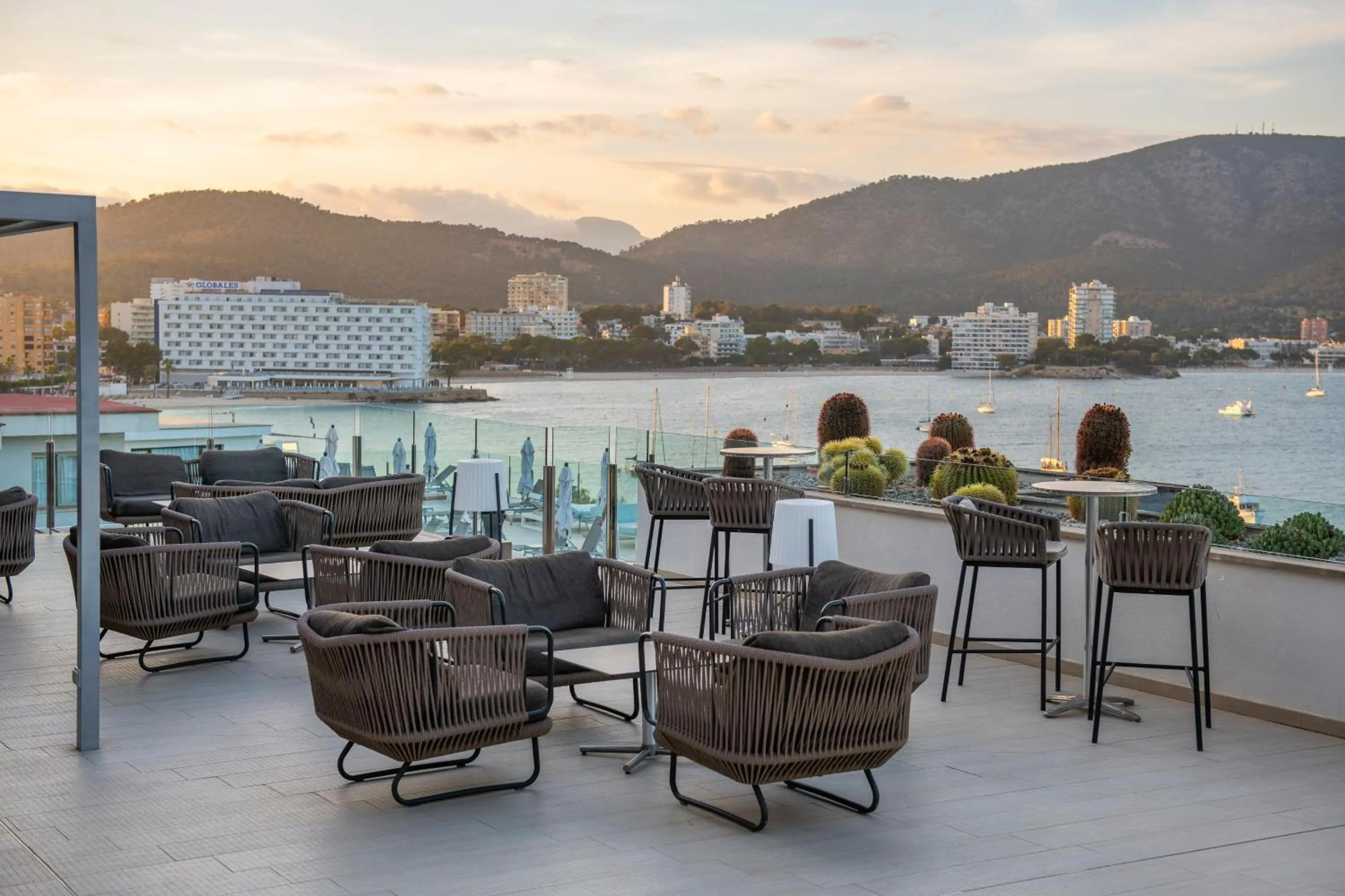 Lobby or reception in Leonardo Royal Hotel Mallorca Palmanova Bay