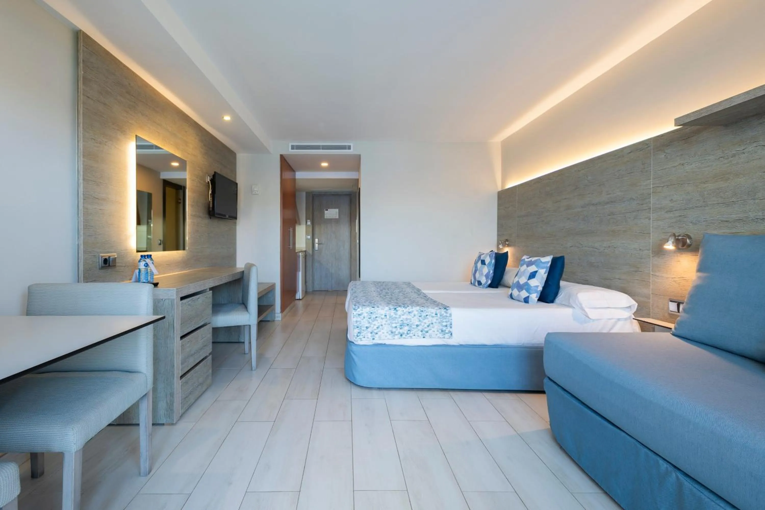 Photo of the whole room, Bed in Leonardo Royal Hotel Mallorca Palmanova Bay