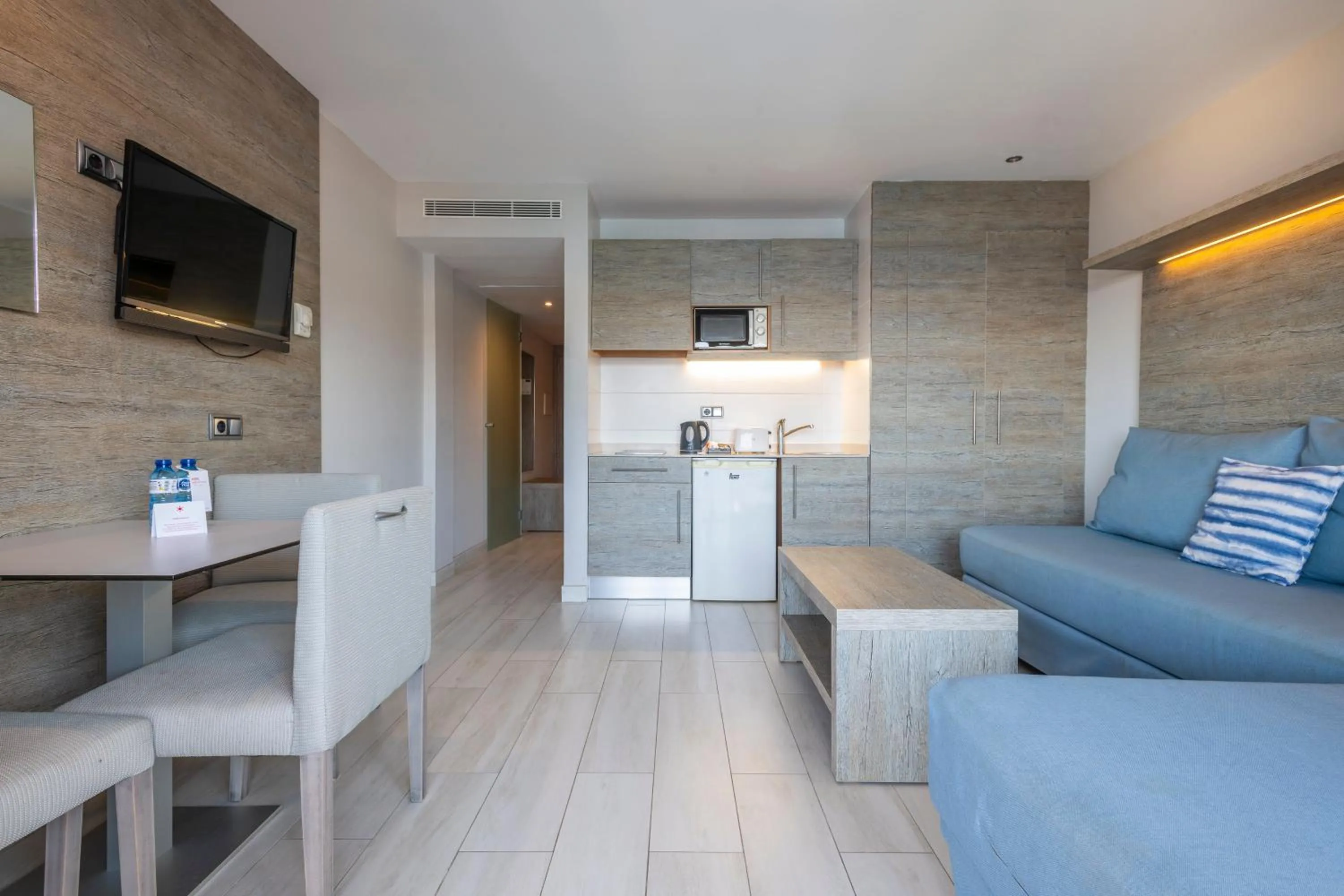 Photo of the whole room in Leonardo Royal Hotel Mallorca Palmanova Bay