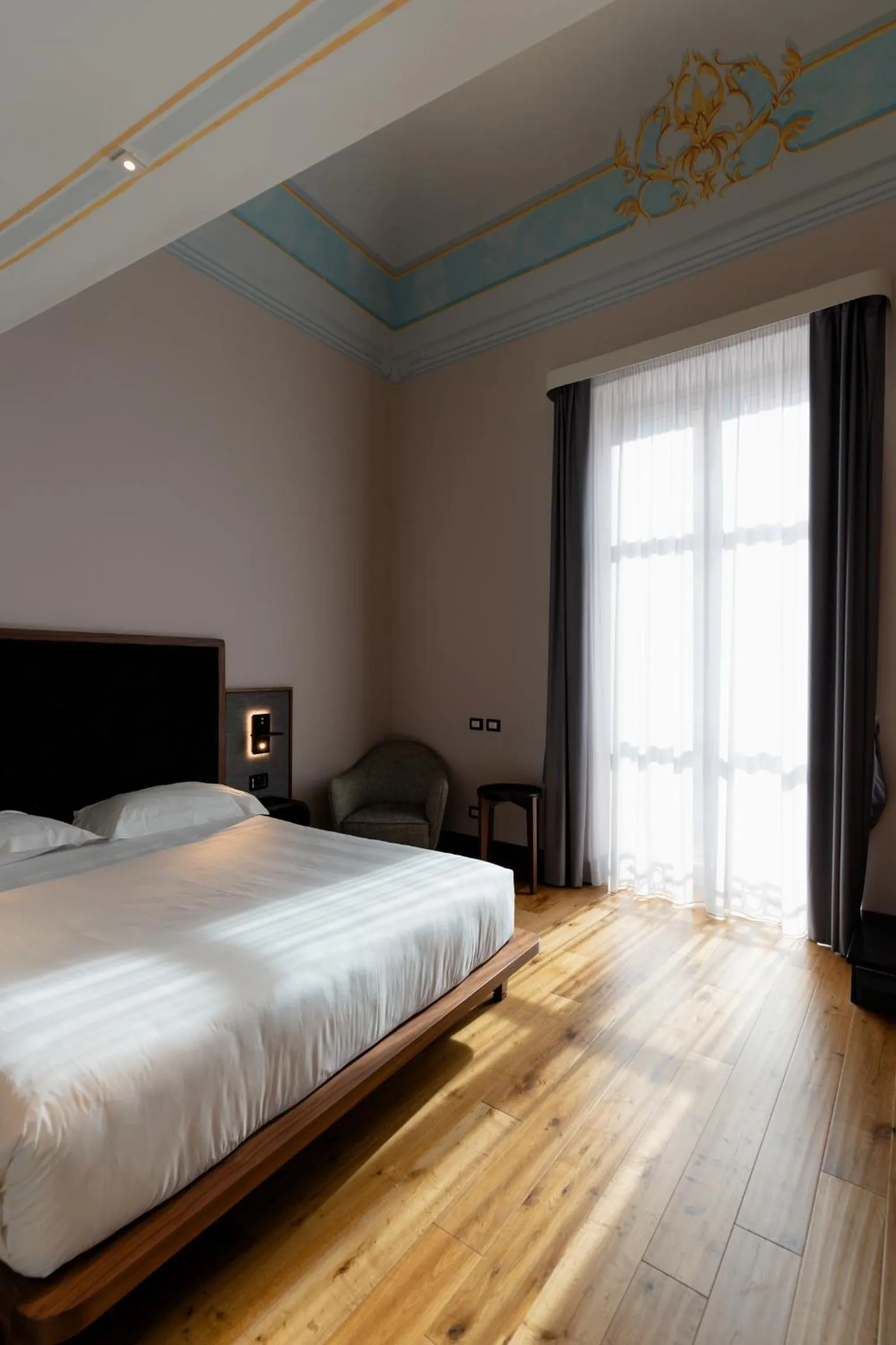 Bed in Lo Stemma Luxury Boutique Hotel