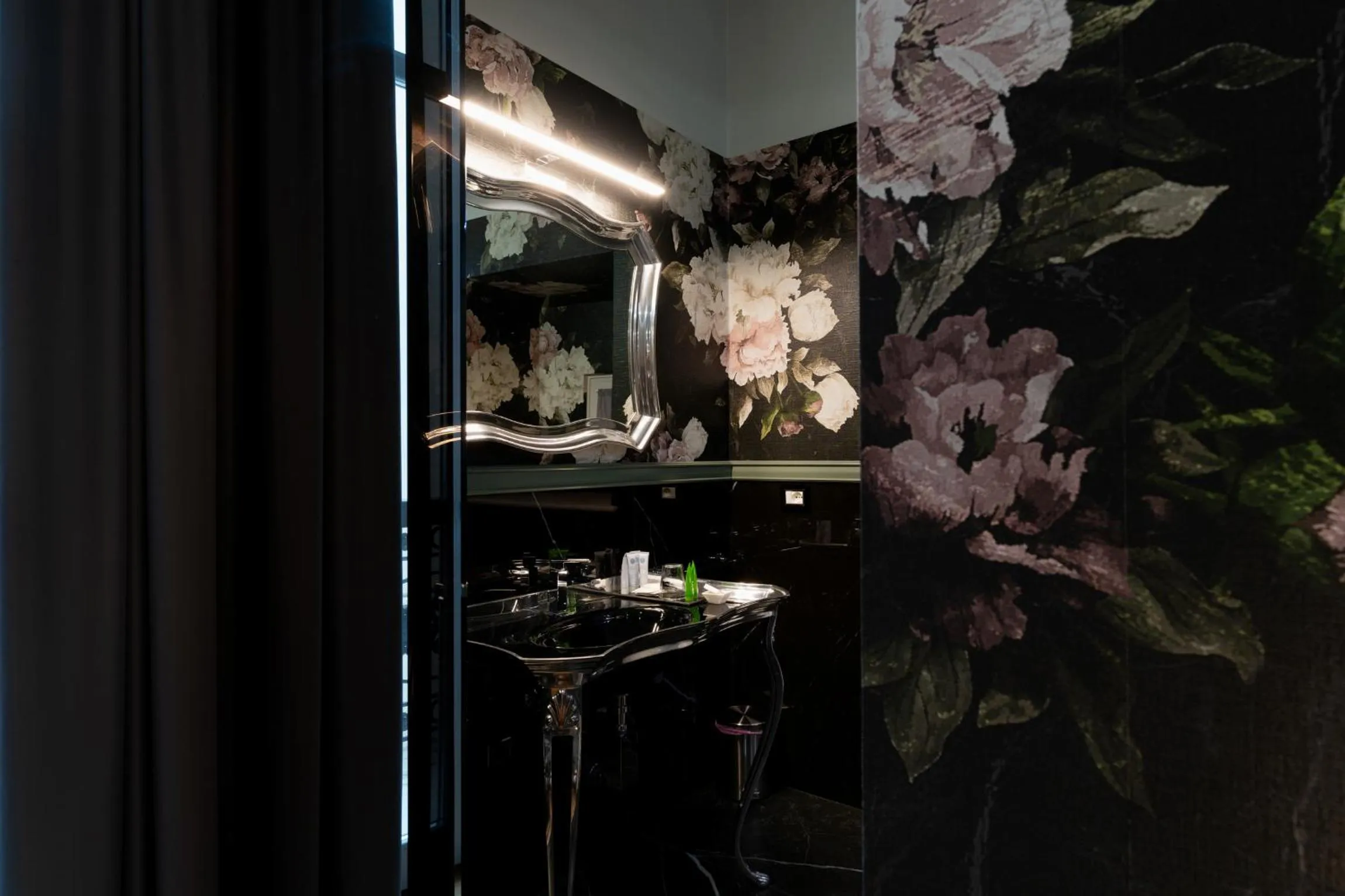 Bathroom in Lo Stemma Luxury Boutique Hotel