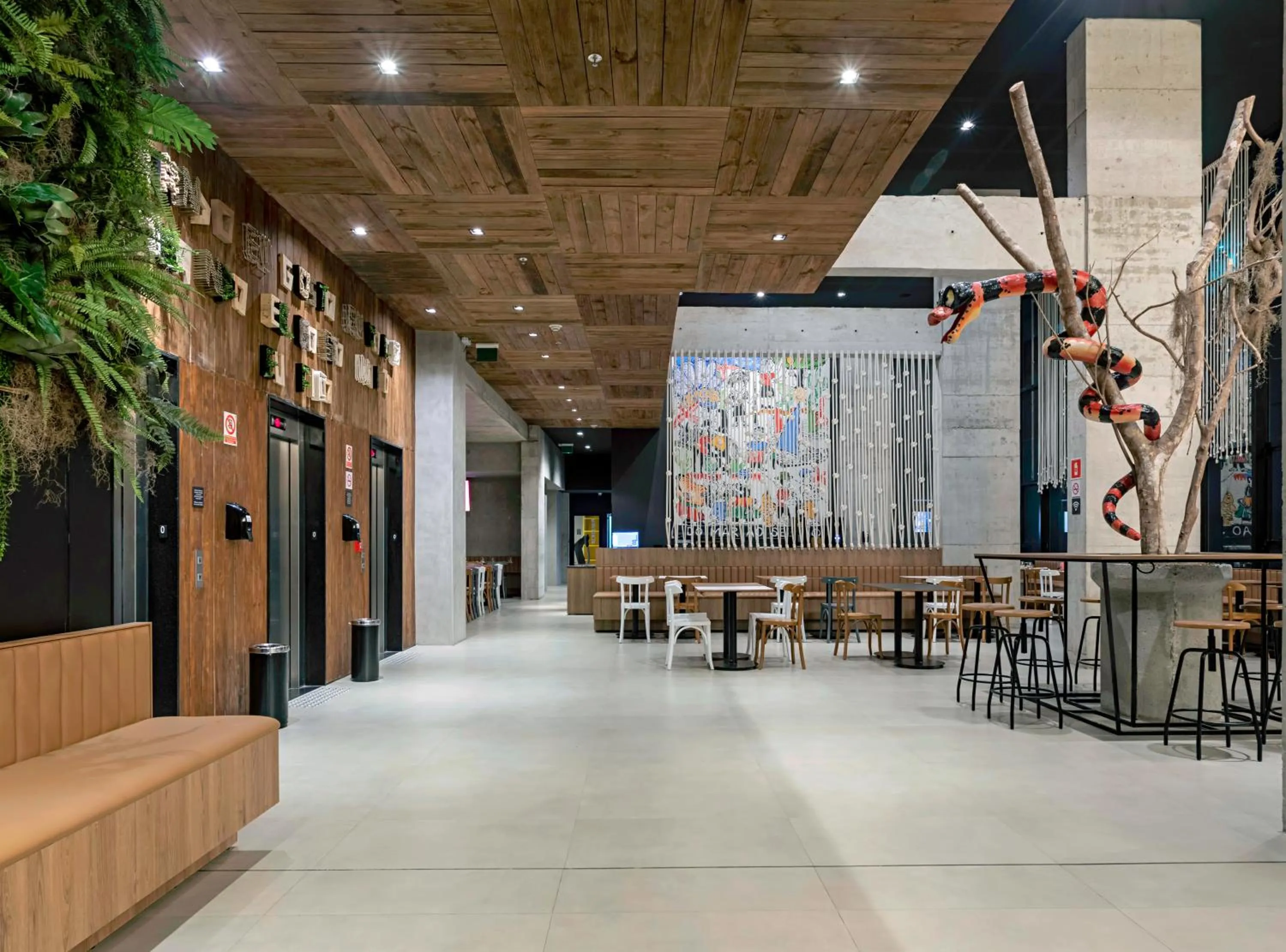 Lobby or reception in ibis Styles Maceió Pajuçara