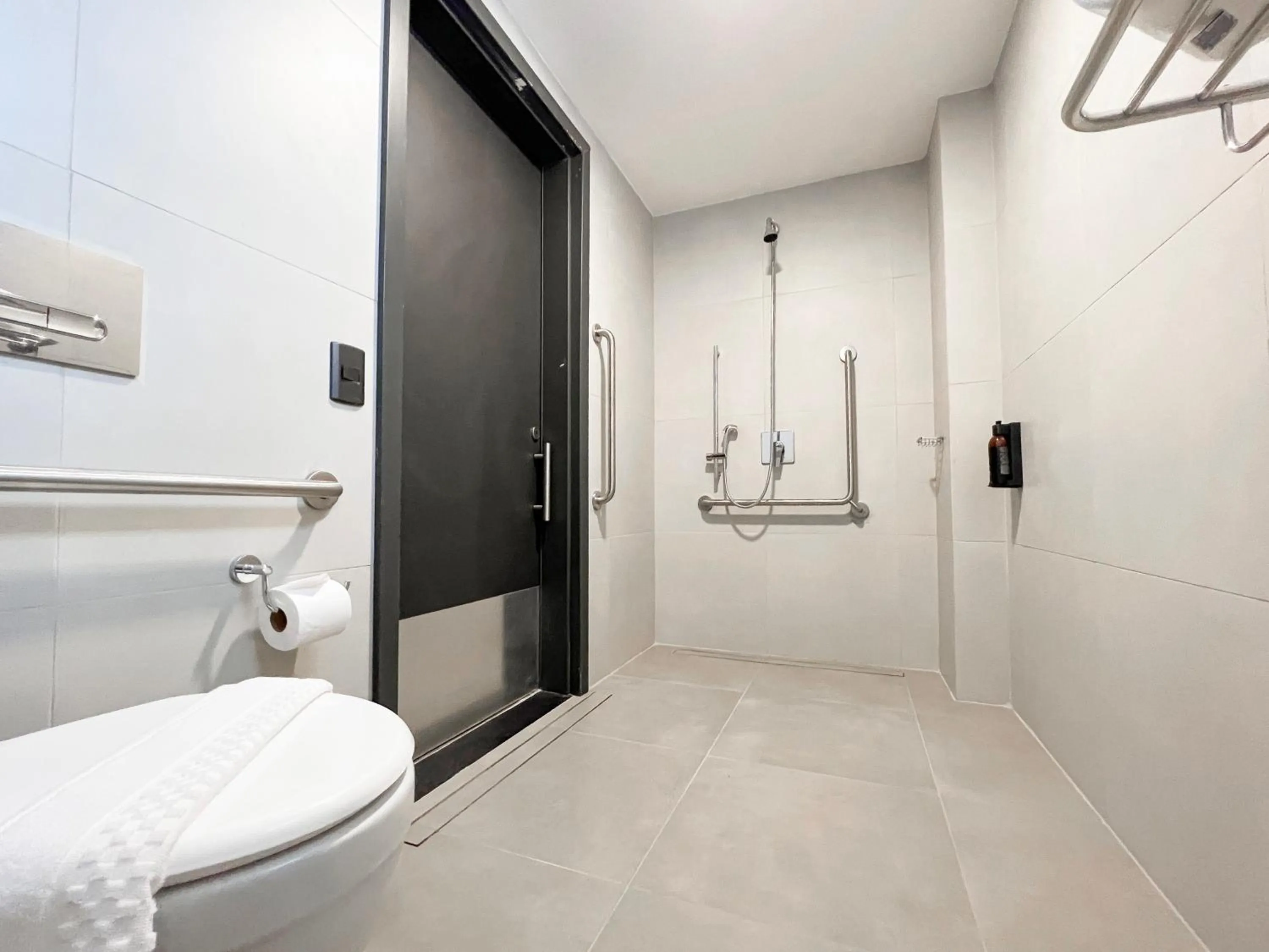 Bathroom in ibis Styles Maceió Pajuçara