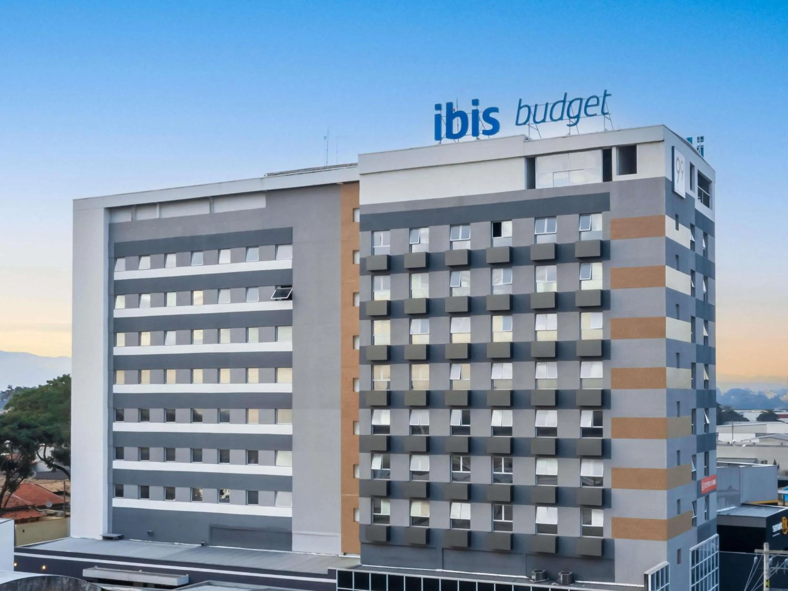 Property building in ibis budget Pindamonhangaba