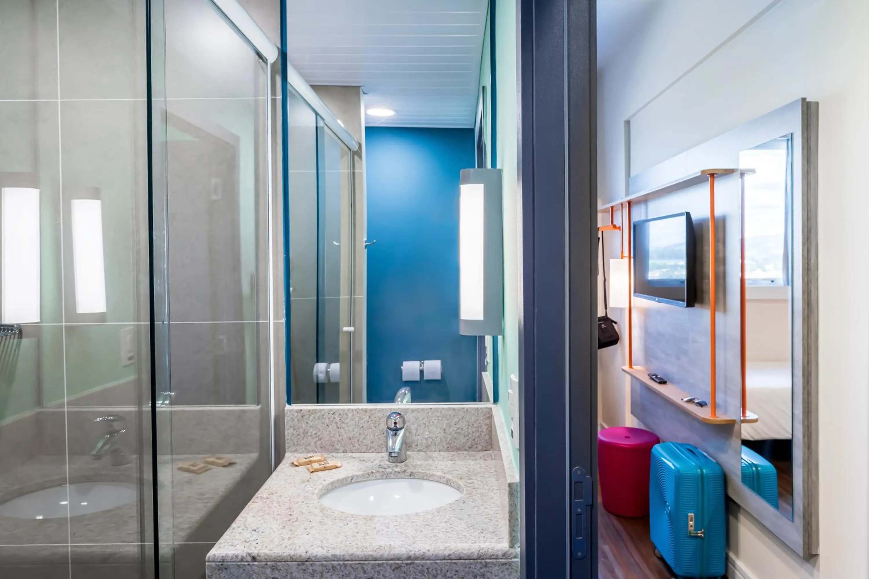 Bathroom in ibis budget Pindamonhangaba