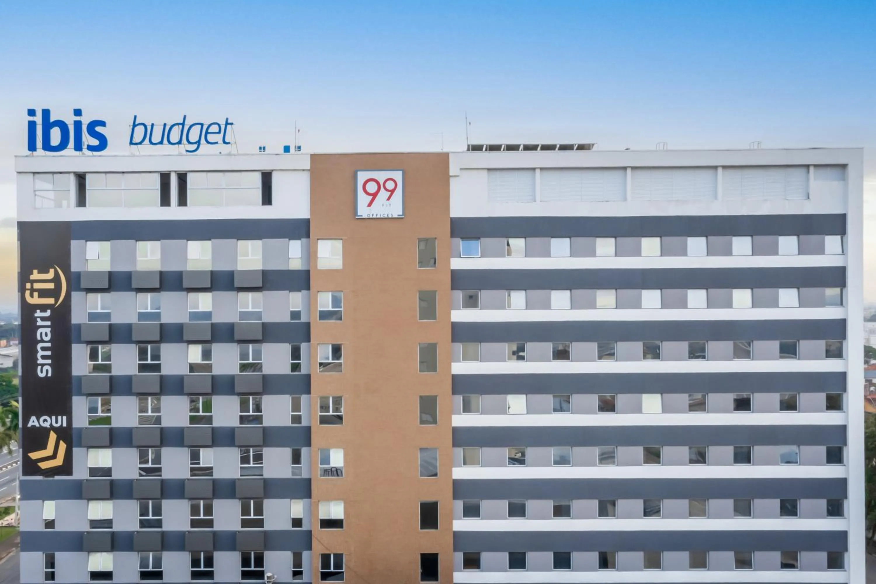 Facade/entrance in ibis budget Pindamonhangaba