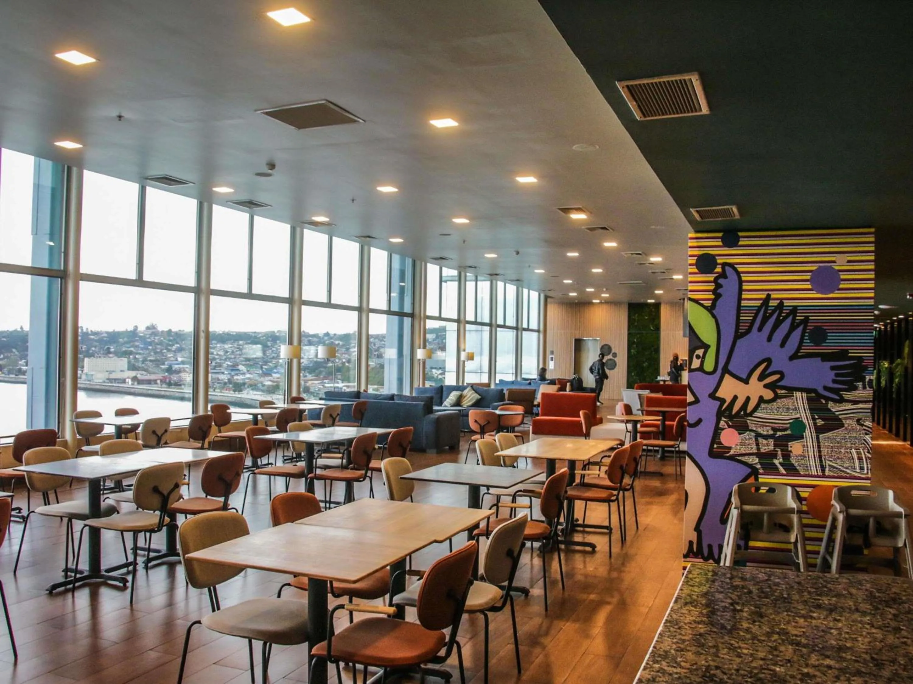 Restaurant/places to eat in Novotel Puerto Montt