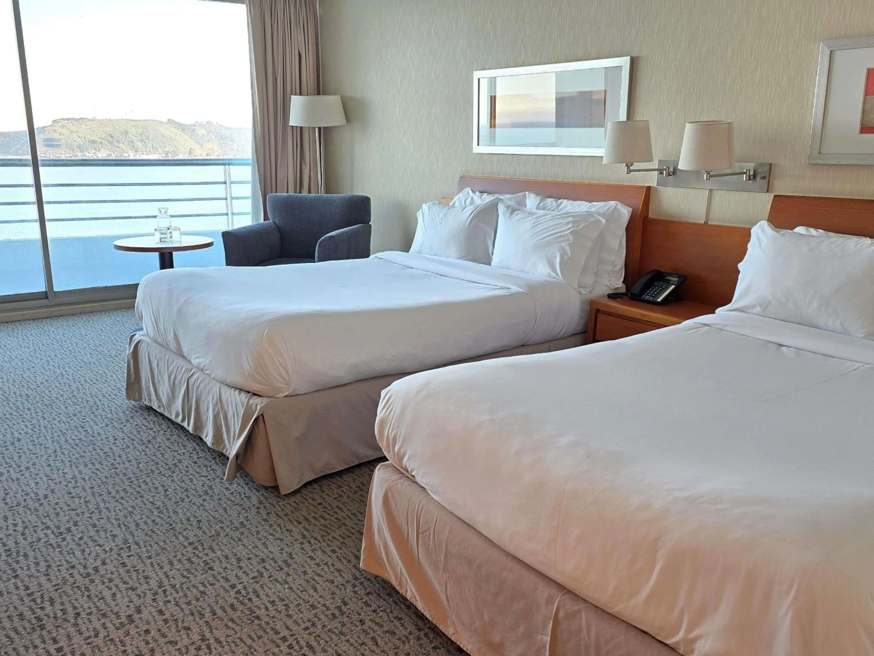 Bedroom, Bed in Novotel Puerto Montt