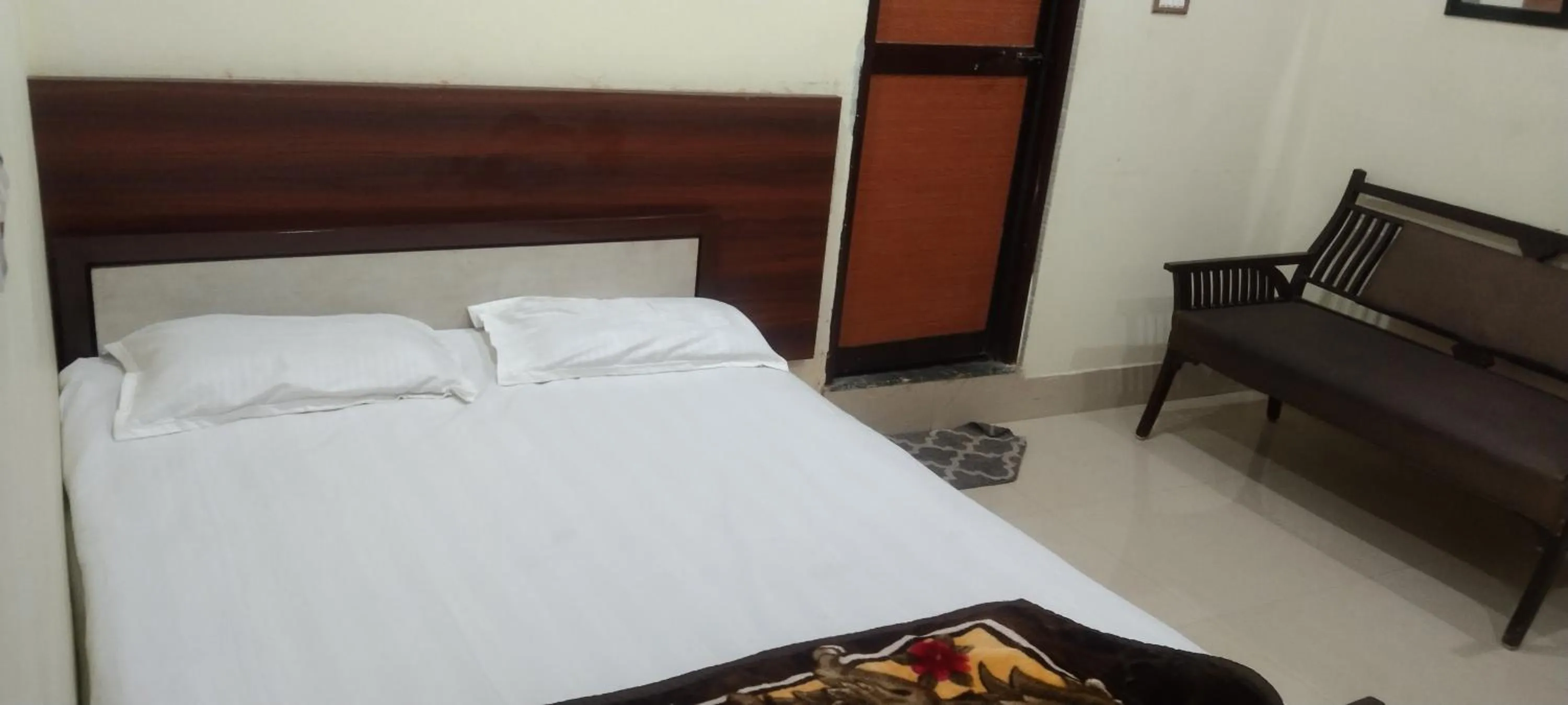 Bed in NEW MILAN PALACE, Deoghar