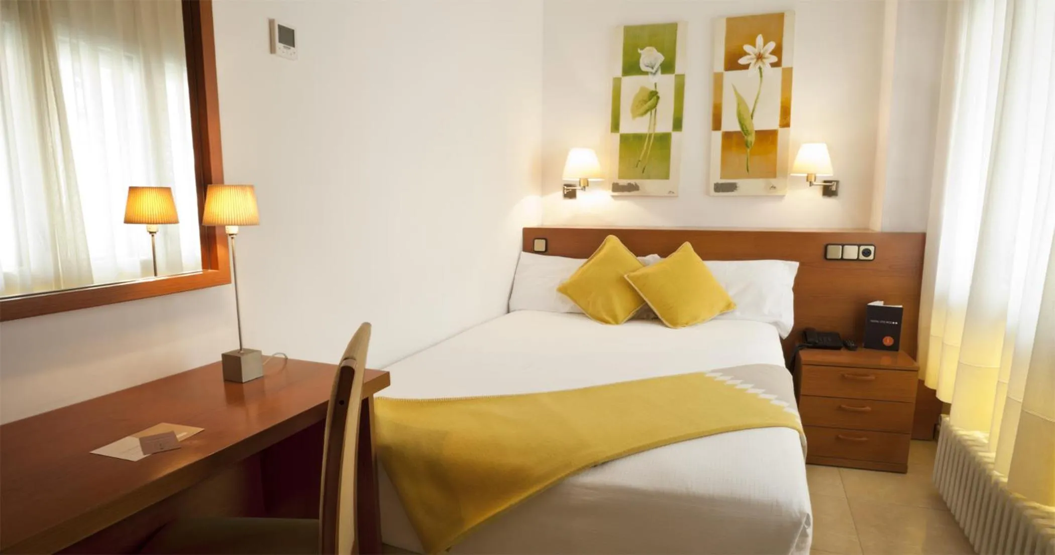 Photo of the whole room, Bed in Hotel Dos Rios Origen