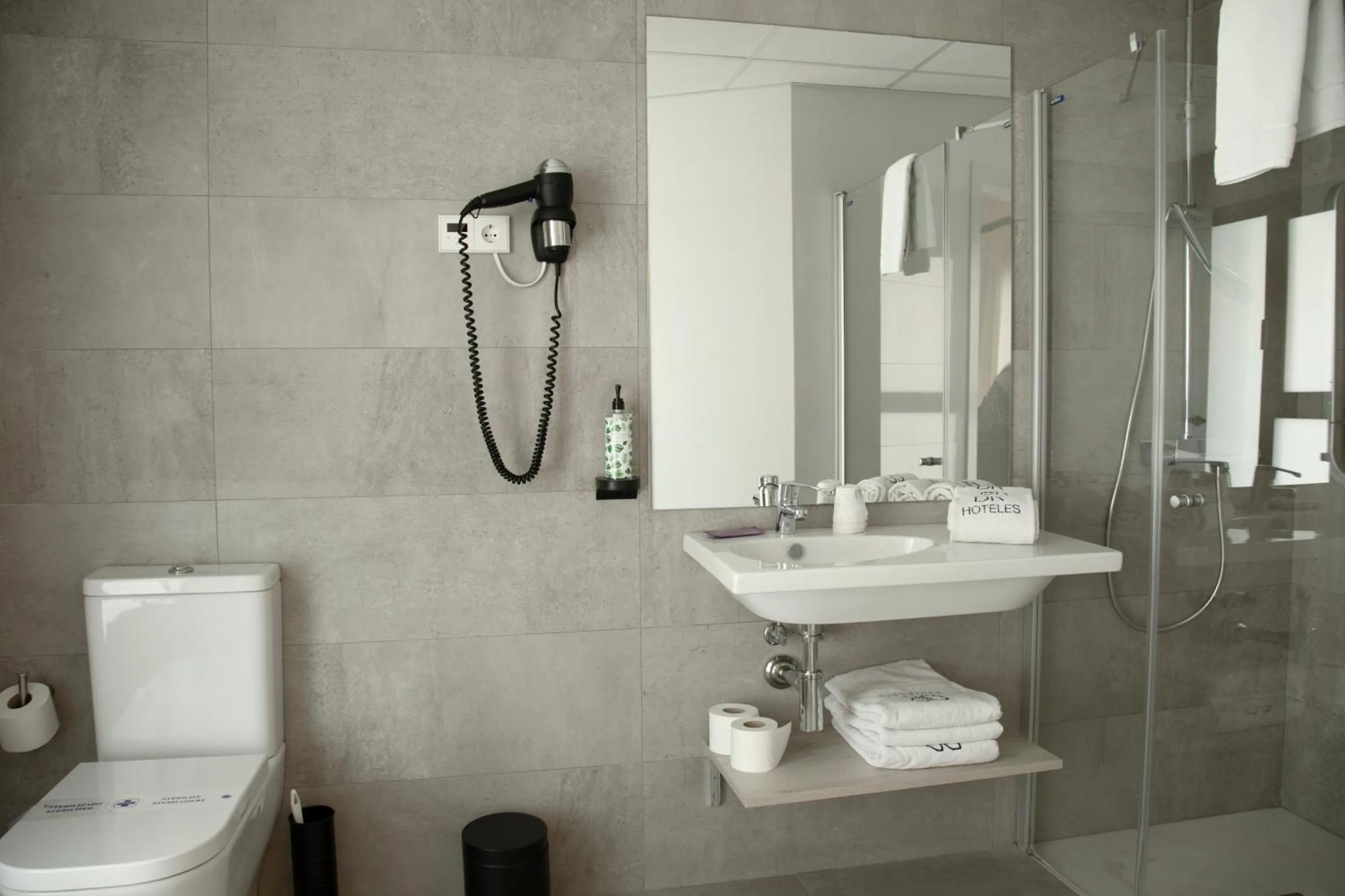 Shower in Hotel Dos Rios Origen