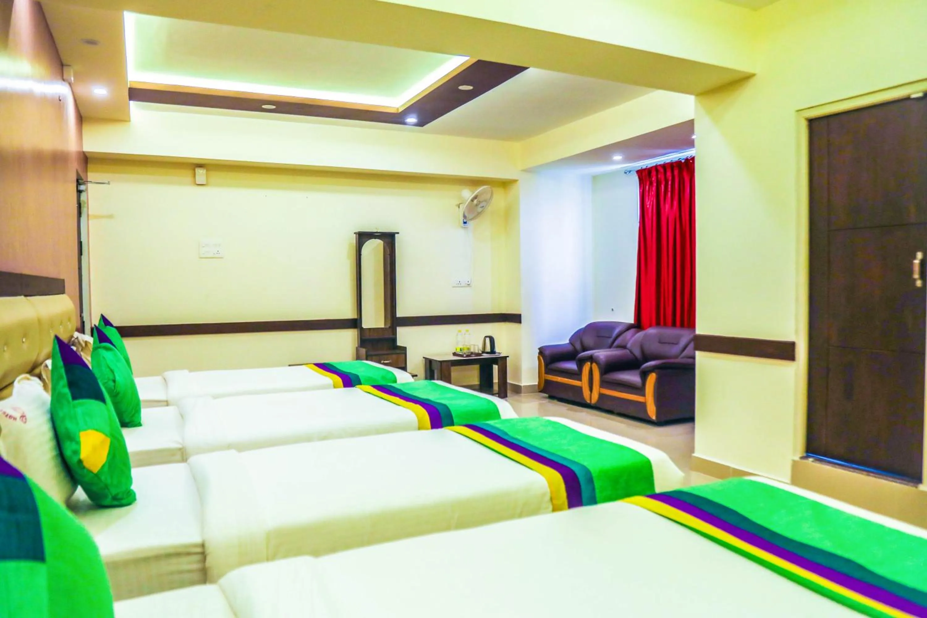 Bedroom, Bed in Treebo Naaz Royal