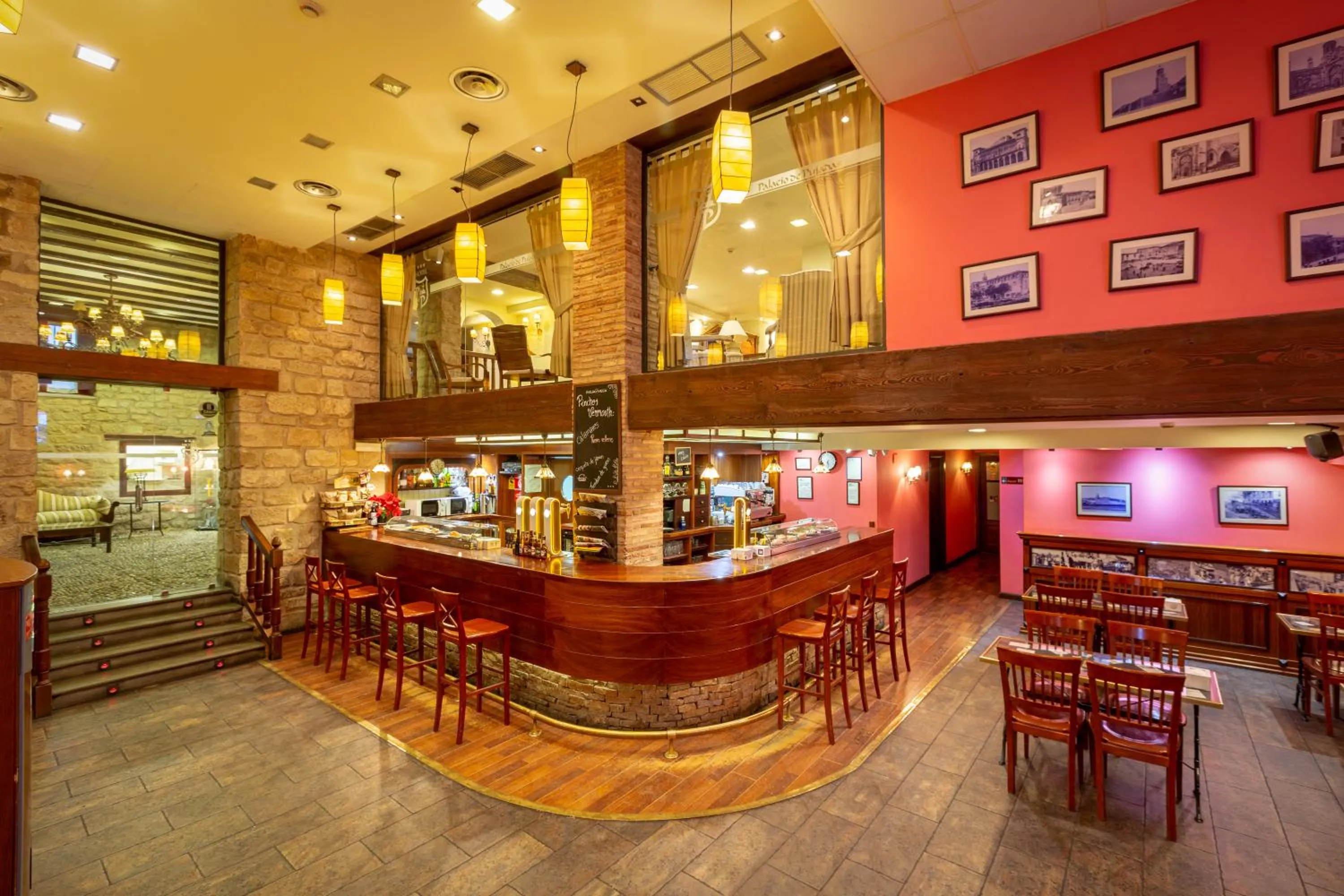 Restaurant/places to eat in Hotel Palacio Pujadas by Pandora Hoteles