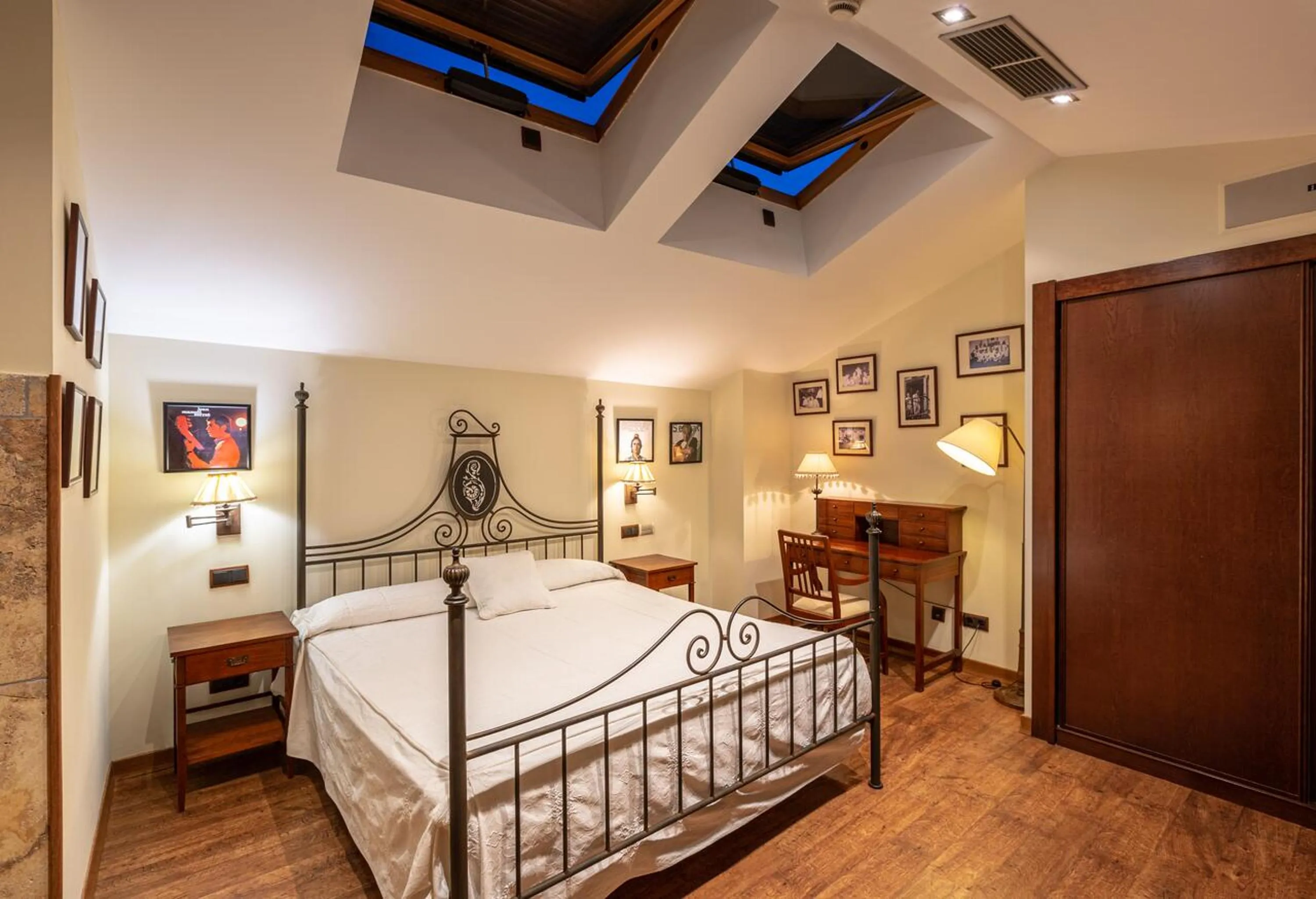 Bedroom, Bed in Hotel Palacio Pujadas by Pandora Hoteles