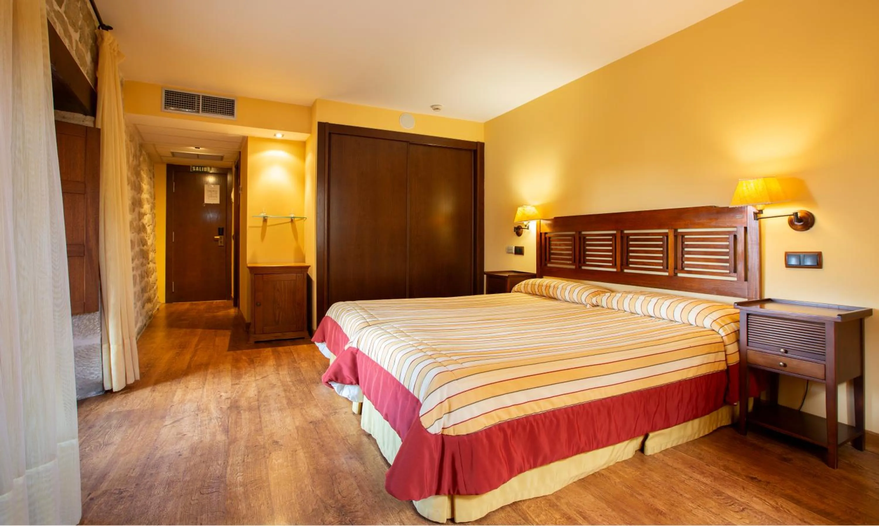 Photo of the whole room, Bed in Hotel Palacio Pujadas by Pandora Hoteles