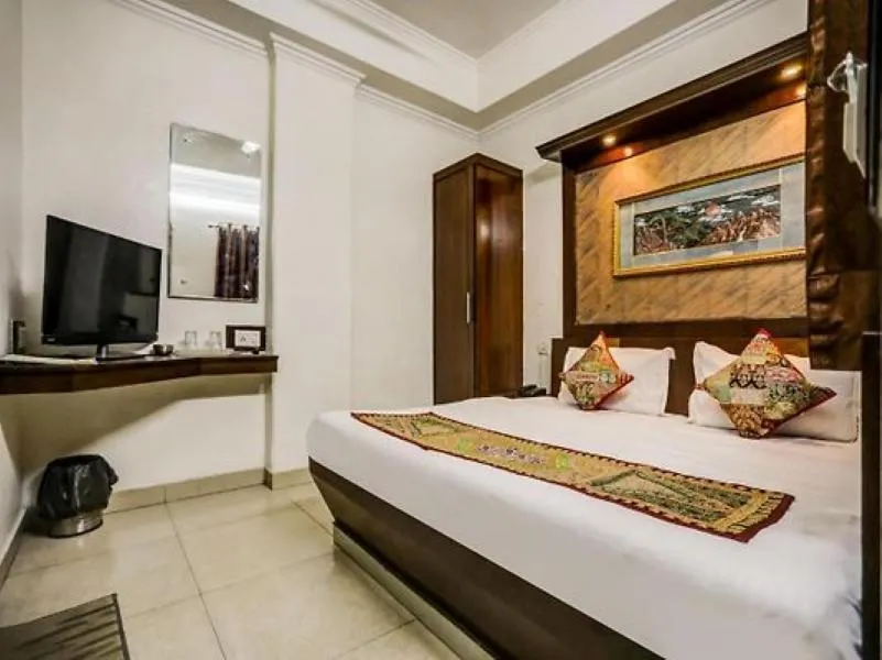Bed in HOTEL GEESON INTERNATIONAL-New Delhi Railway Station-Paharganj