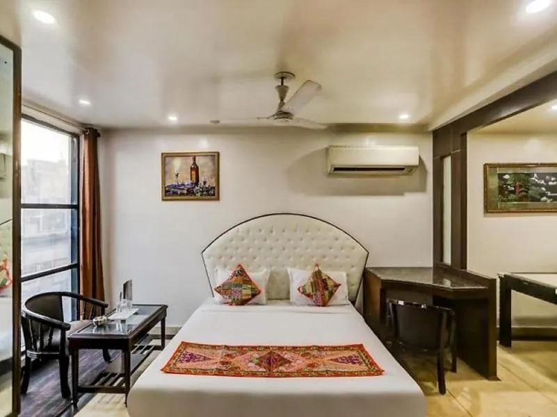 Bedroom, Bed in HOTEL GEESON INTERNATIONAL-New Delhi Railway Station-Paharganj