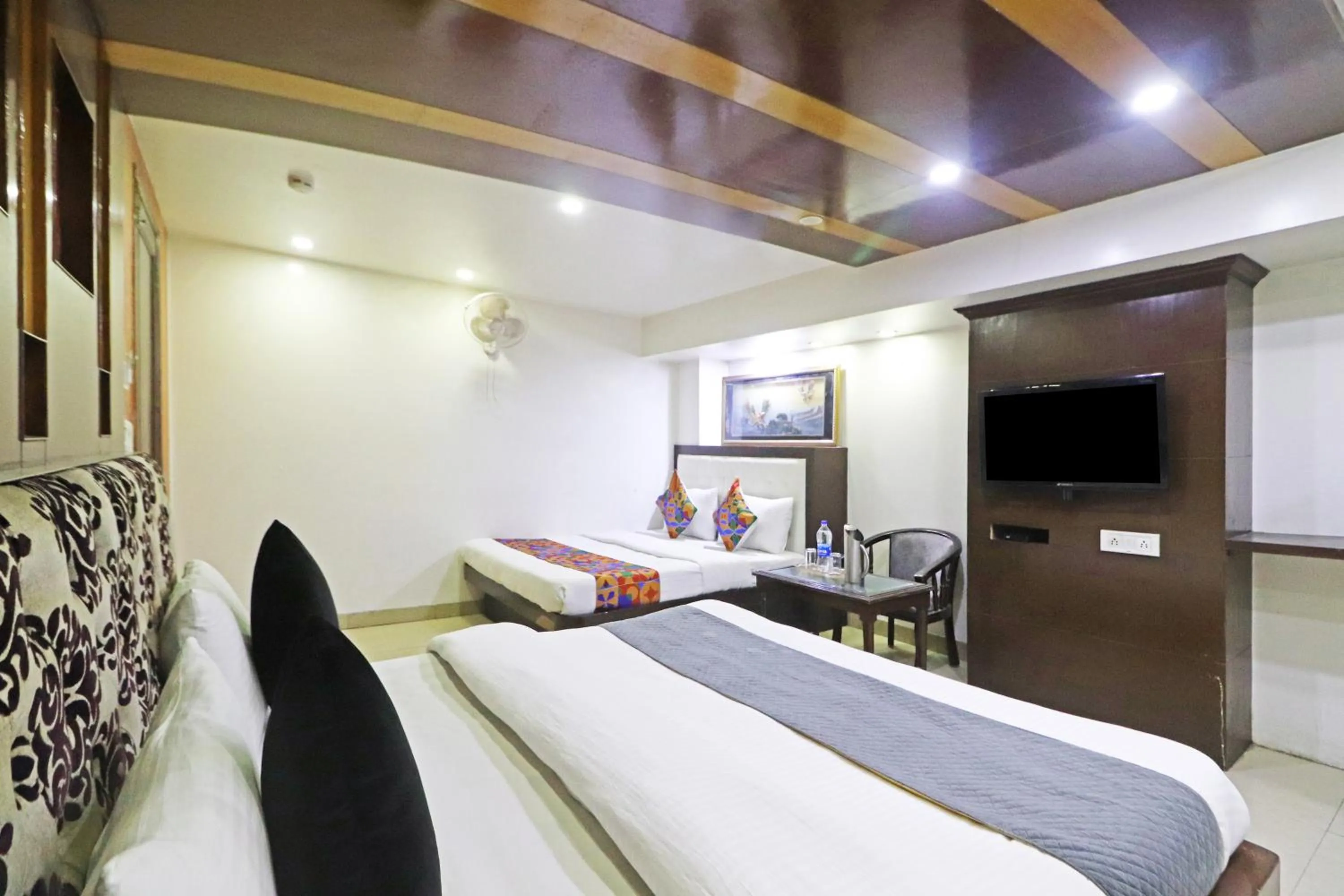 Bed in HOTEL GEESON INTERNATIONAL-New Delhi Railway Station-Paharganj