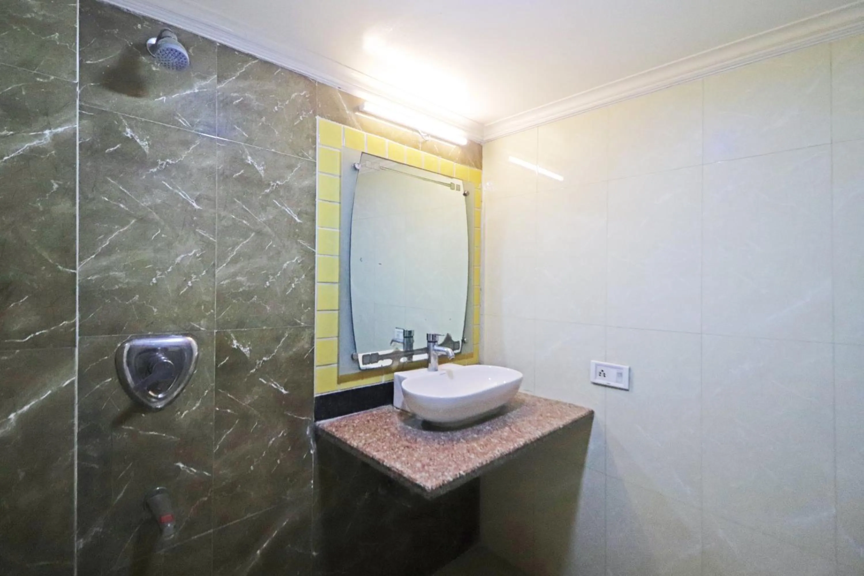 HOTEL GEESON INTERNATIONAL-New Delhi Railway Station-Paharganj