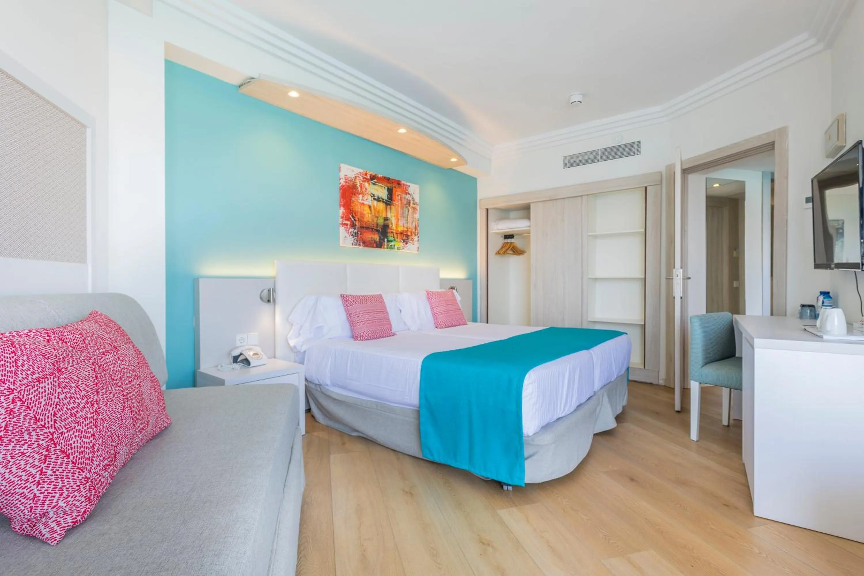 Photo of the whole room, Bed in Leonardo Royal Hotel Mallorca