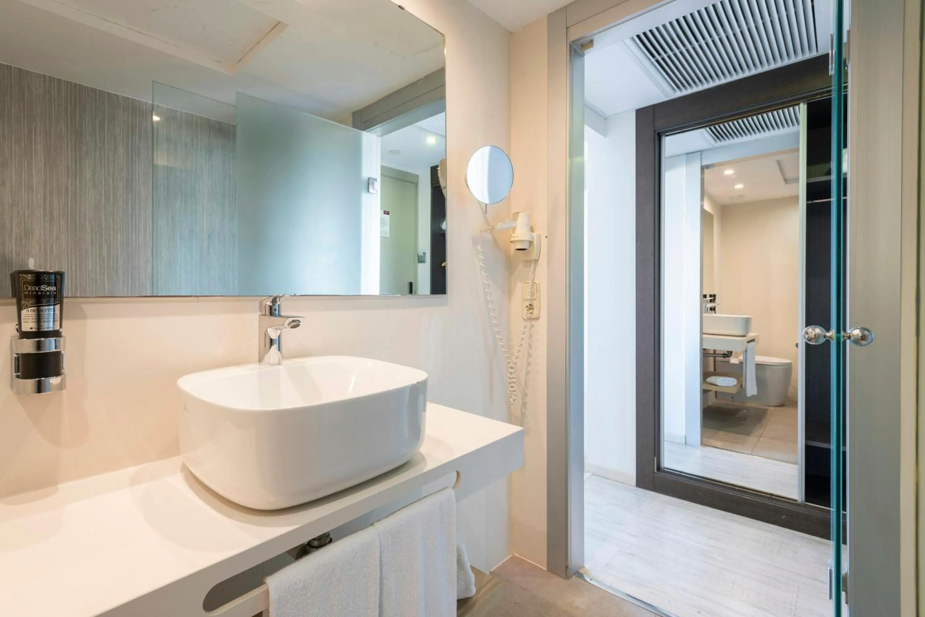 Bathroom in Leonardo Royal Hotel Mallorca