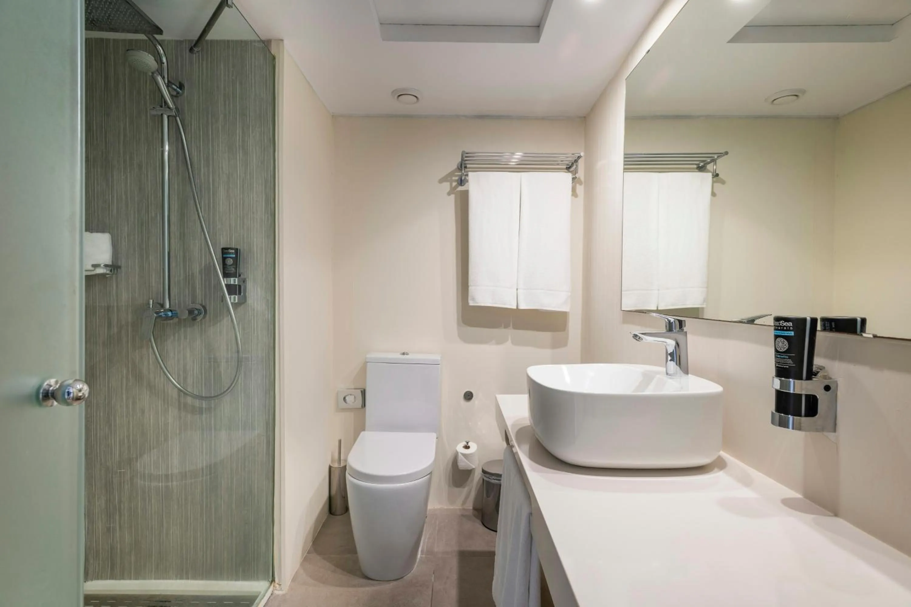 Bathroom in Leonardo Royal Hotel Mallorca