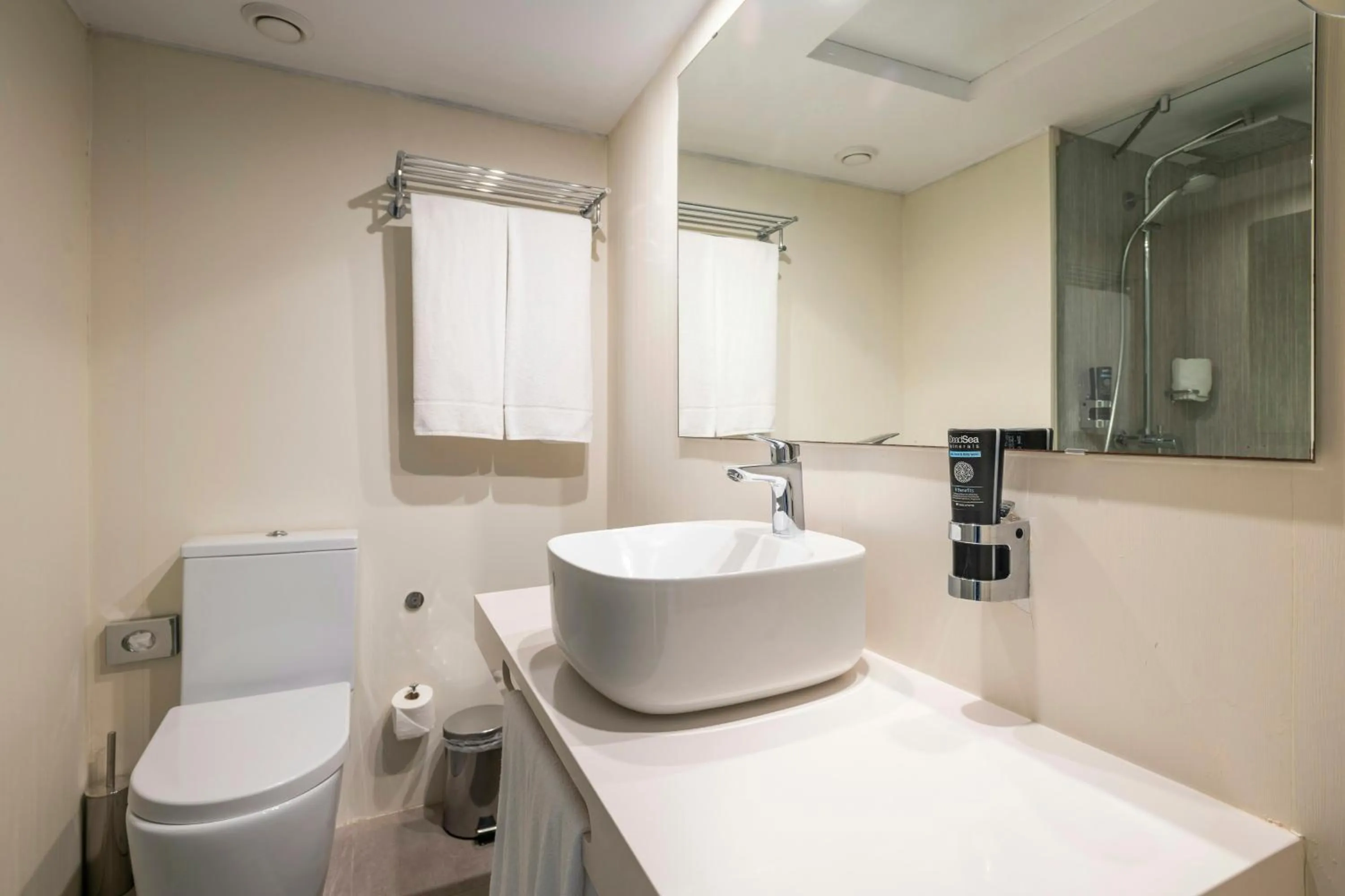 Bathroom in Leonardo Royal Hotel Mallorca