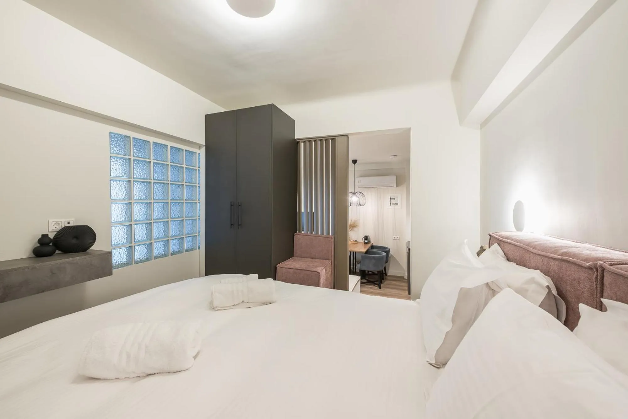 Bed in Aeiphoria Suites & Rooms - Athens