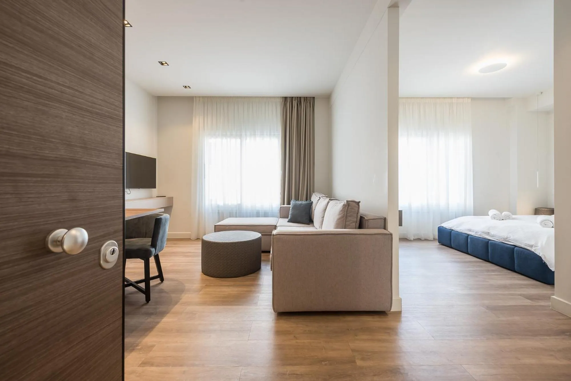 Living room, Bed in Aeiphoria Suites & Rooms - Athens