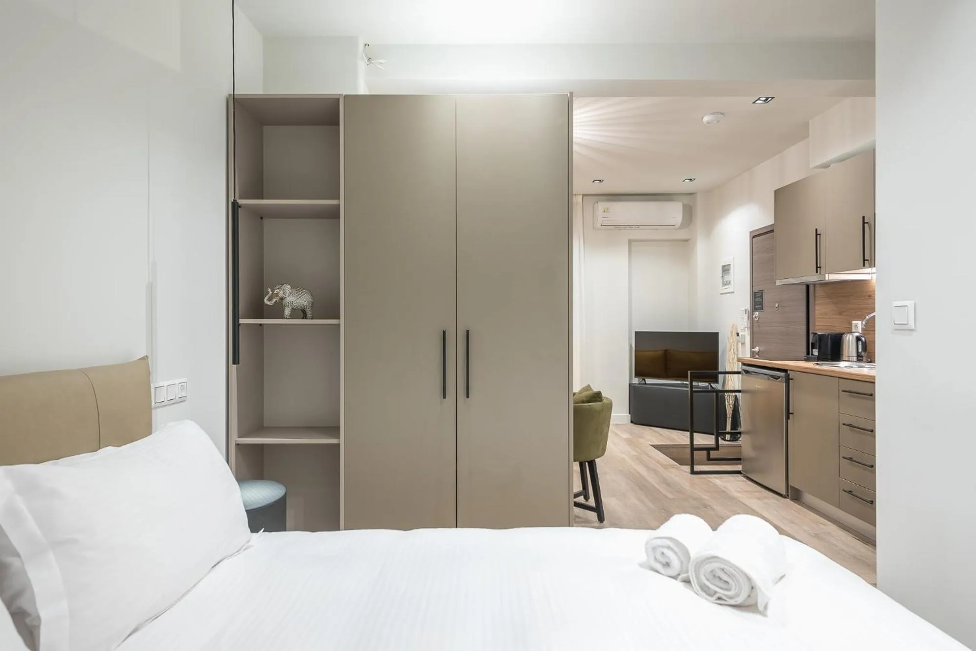 TV and multimedia, Bed in Aeiphoria Suites & Rooms - Athens