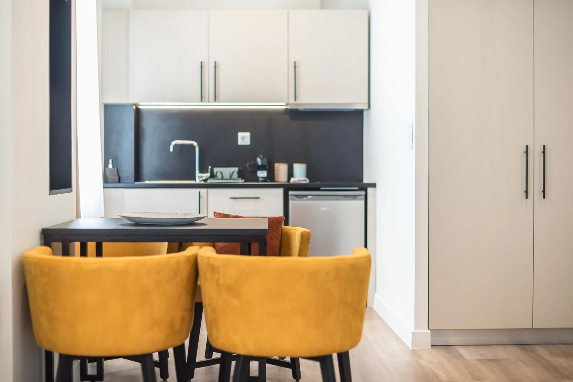 Dining area in Aeiphoria Suites & Rooms - Athens