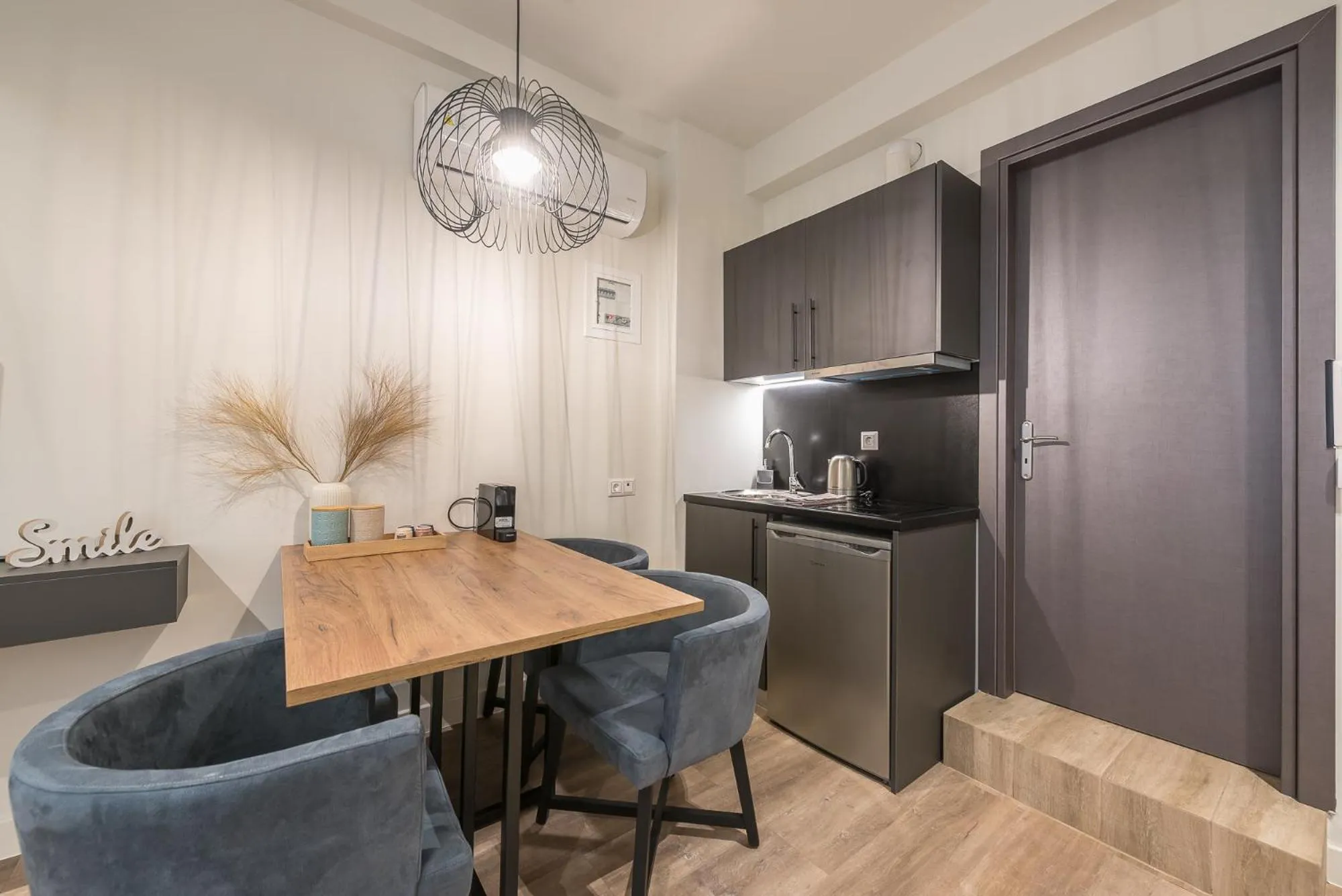 Dining area in Aeiphoria Suites & Rooms - Athens