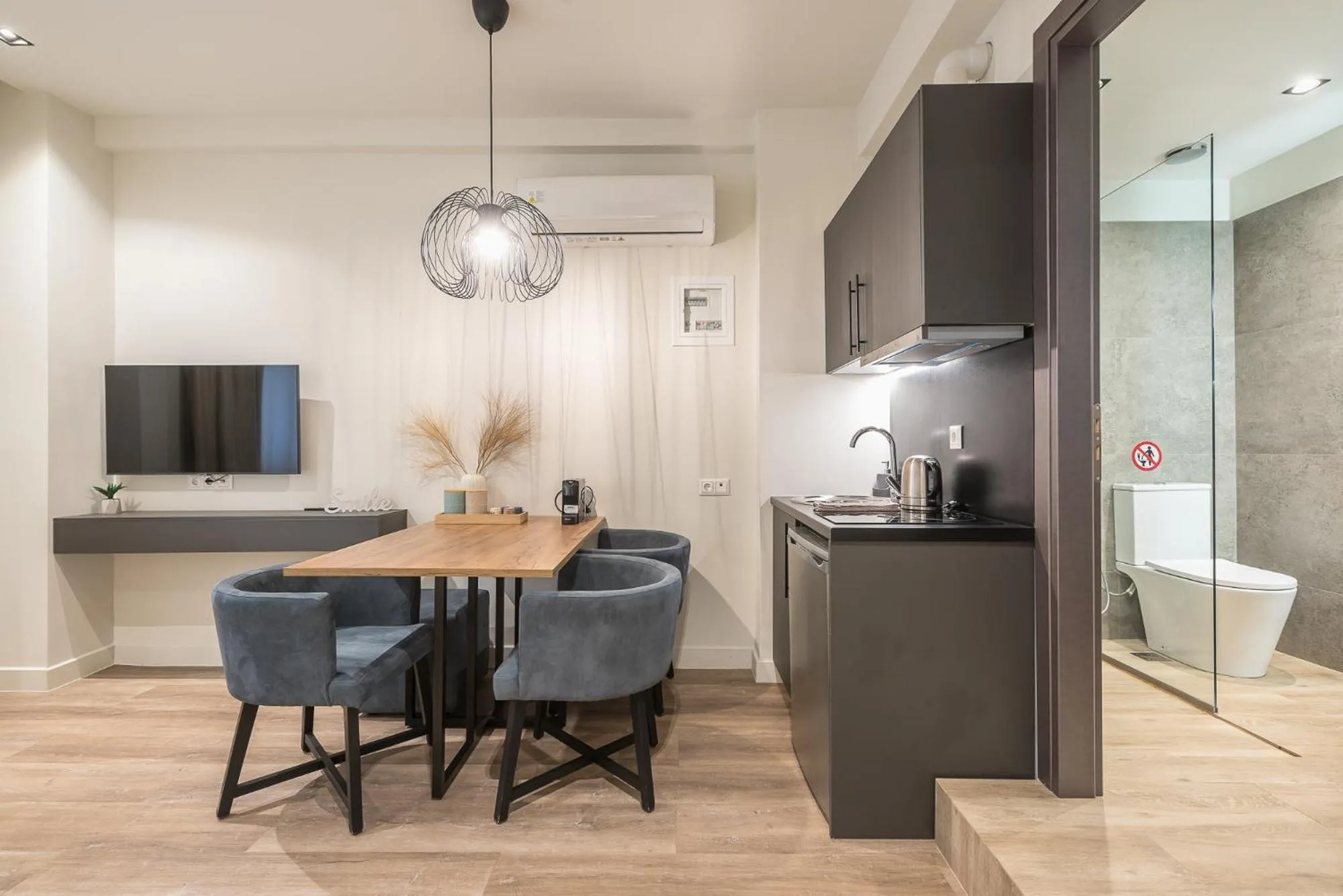 Kitchen or kitchenette in Aeiphoria Suites & Rooms - Athens
