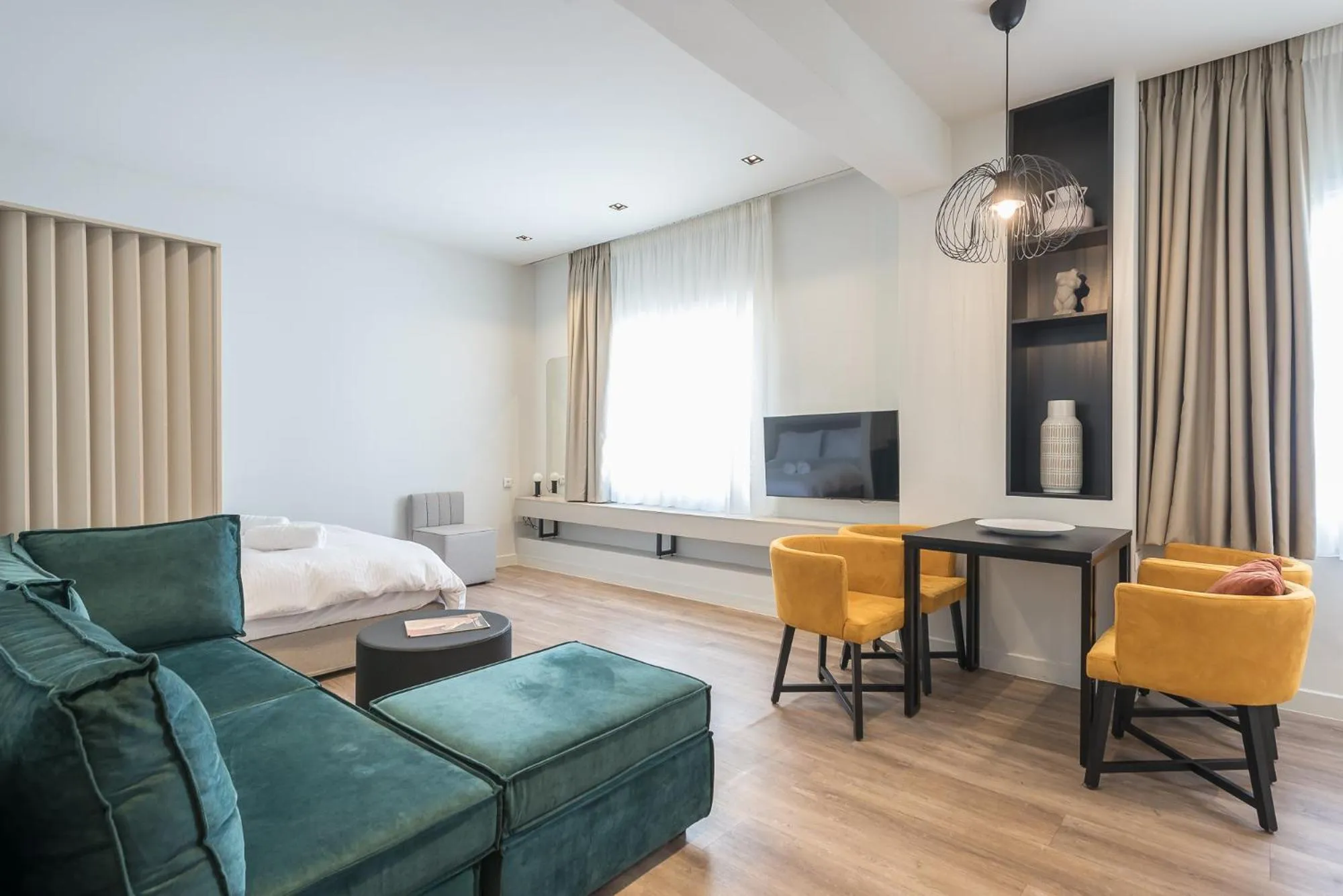 Communal lounge/ TV room in Aeiphoria Suites & Rooms - Athens