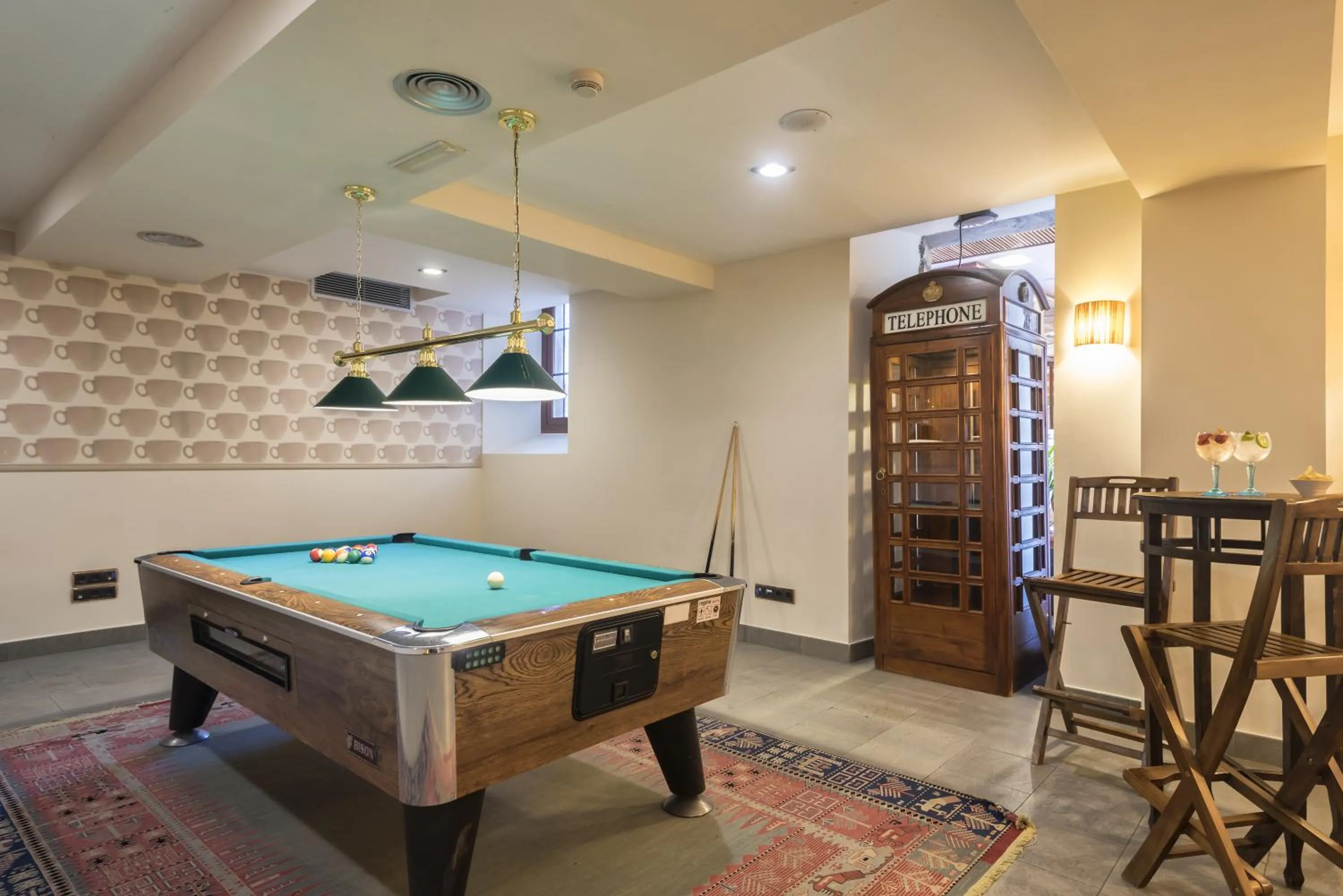 Billiard in Hotel & Spa Monasterio de Boltaña