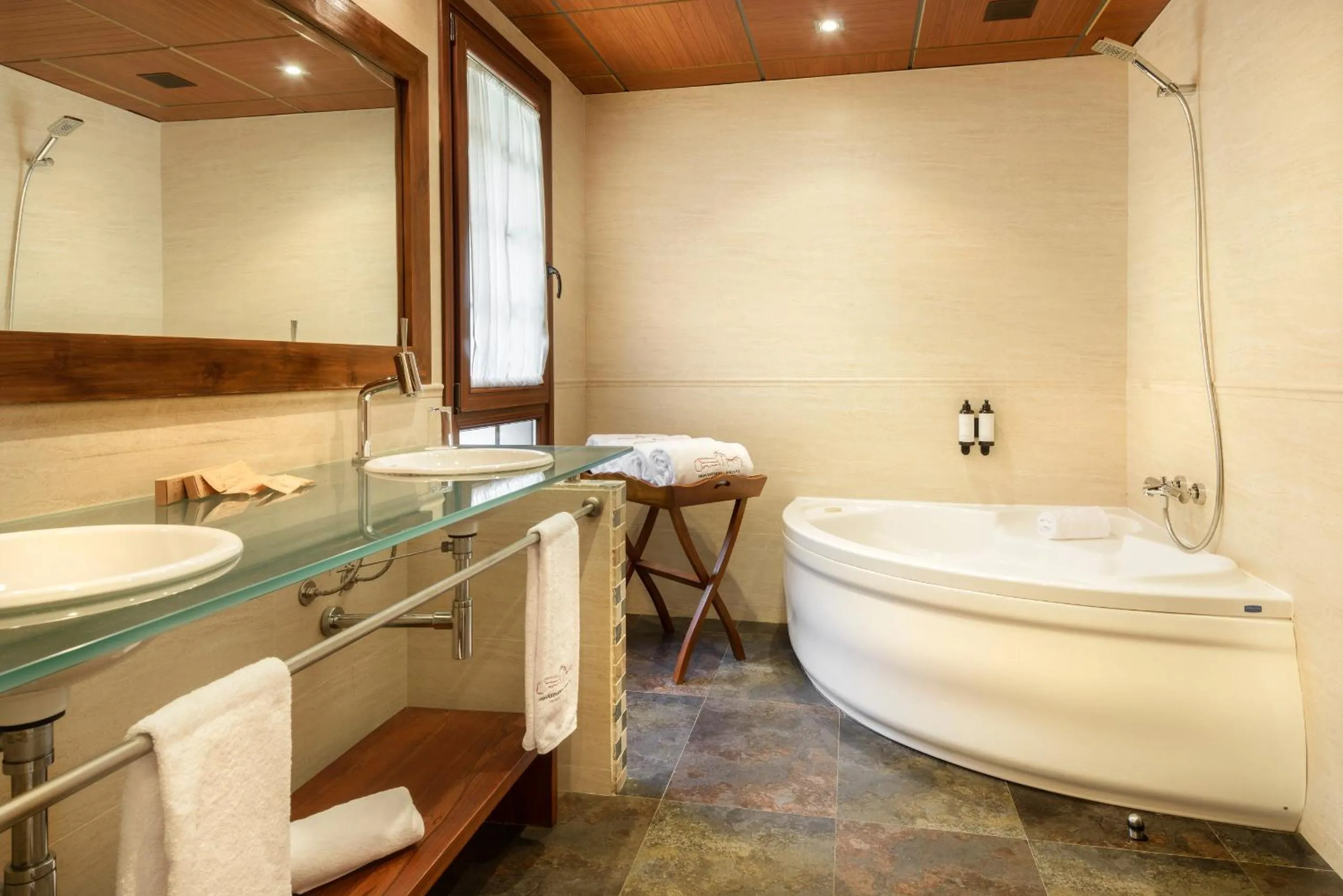 Bathroom in Hotel & Spa Monasterio de Boltaña