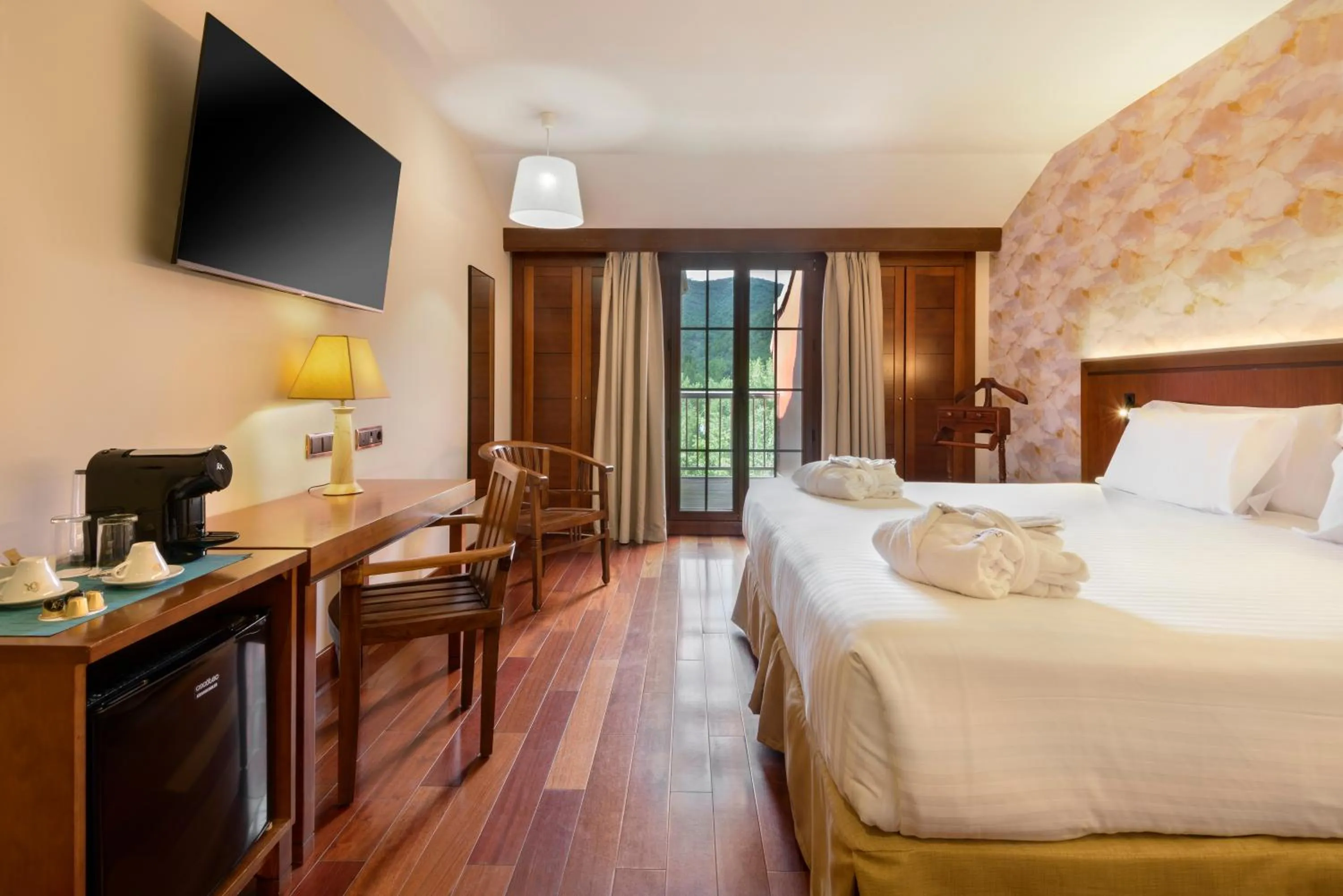 Balcony/Terrace, Bed in Hotel & Spa Monasterio de Boltaña